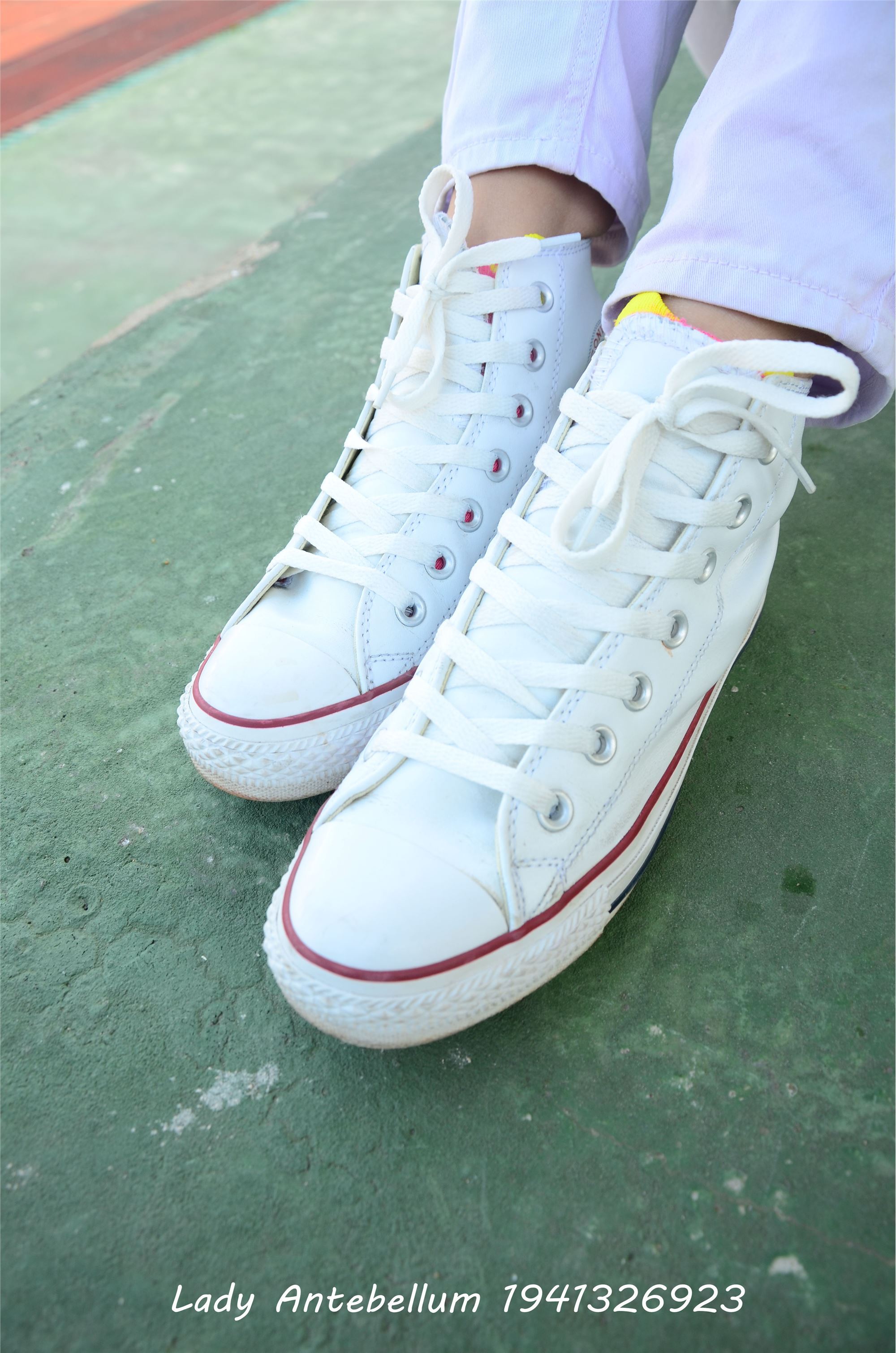 [战前女神] 恋足美腿棉袜女神级摄影套图 002