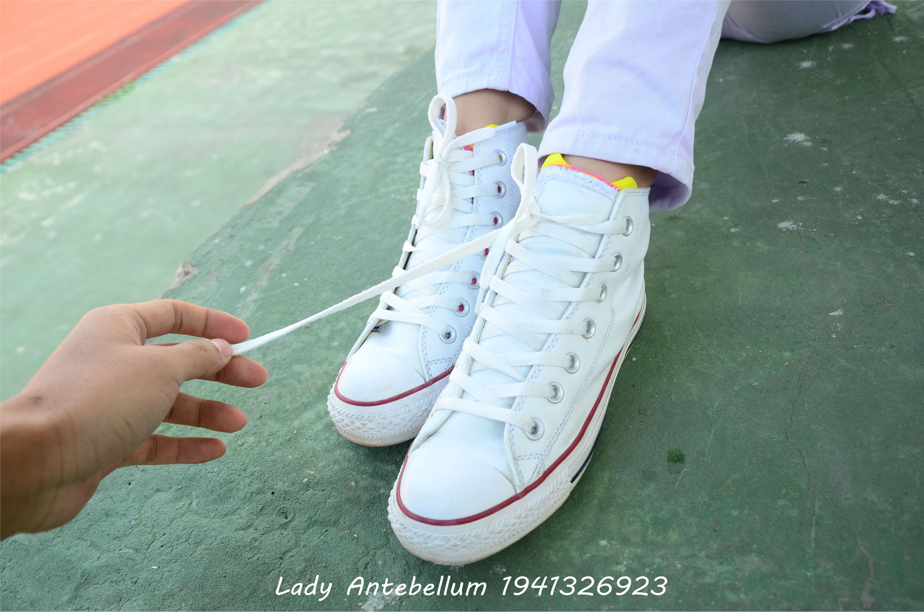 [战前女神] 恋足美腿棉袜女神级摄影套图 002