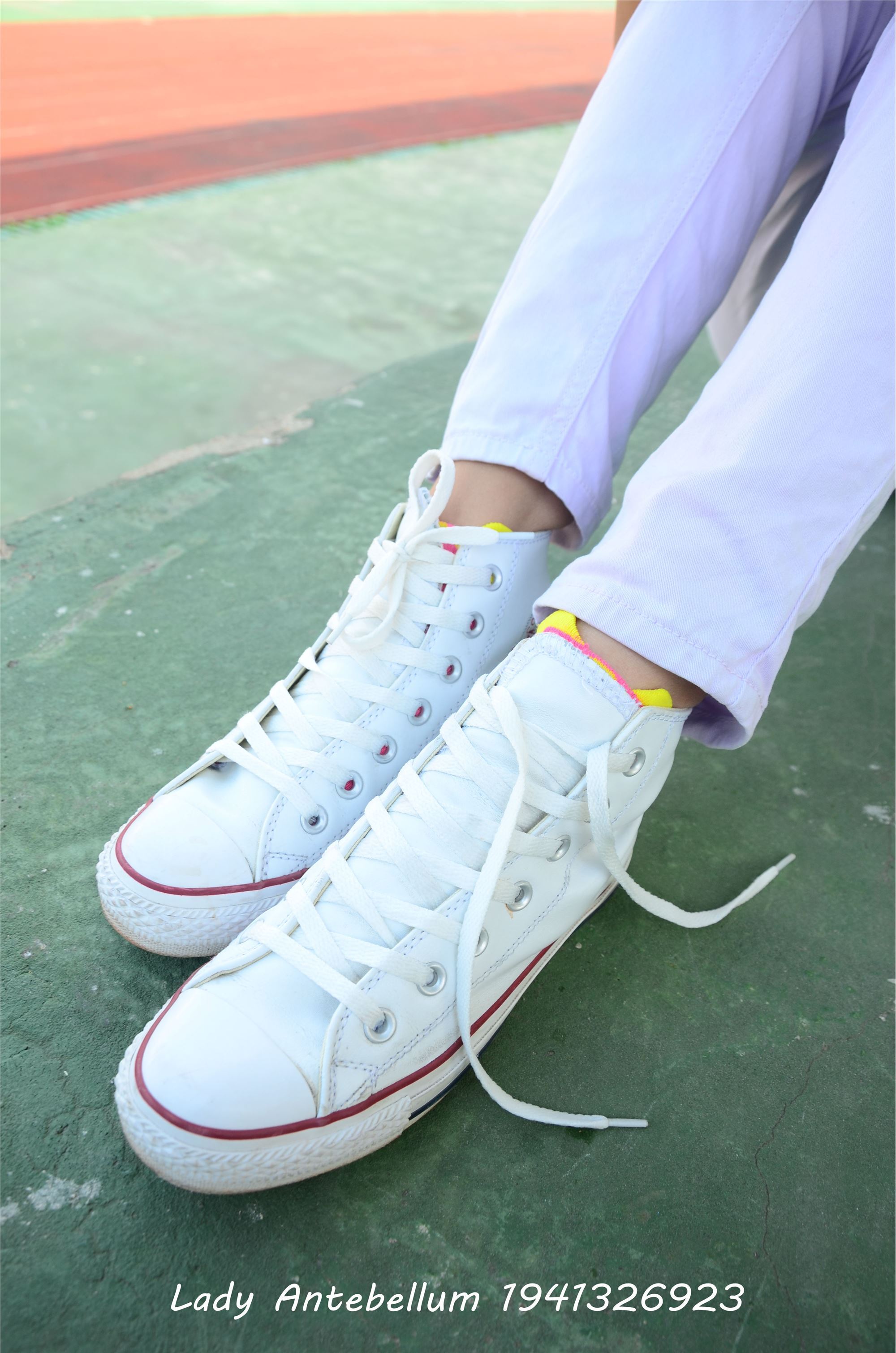 [战前女神] 恋足美腿棉袜女神级摄影套图 002