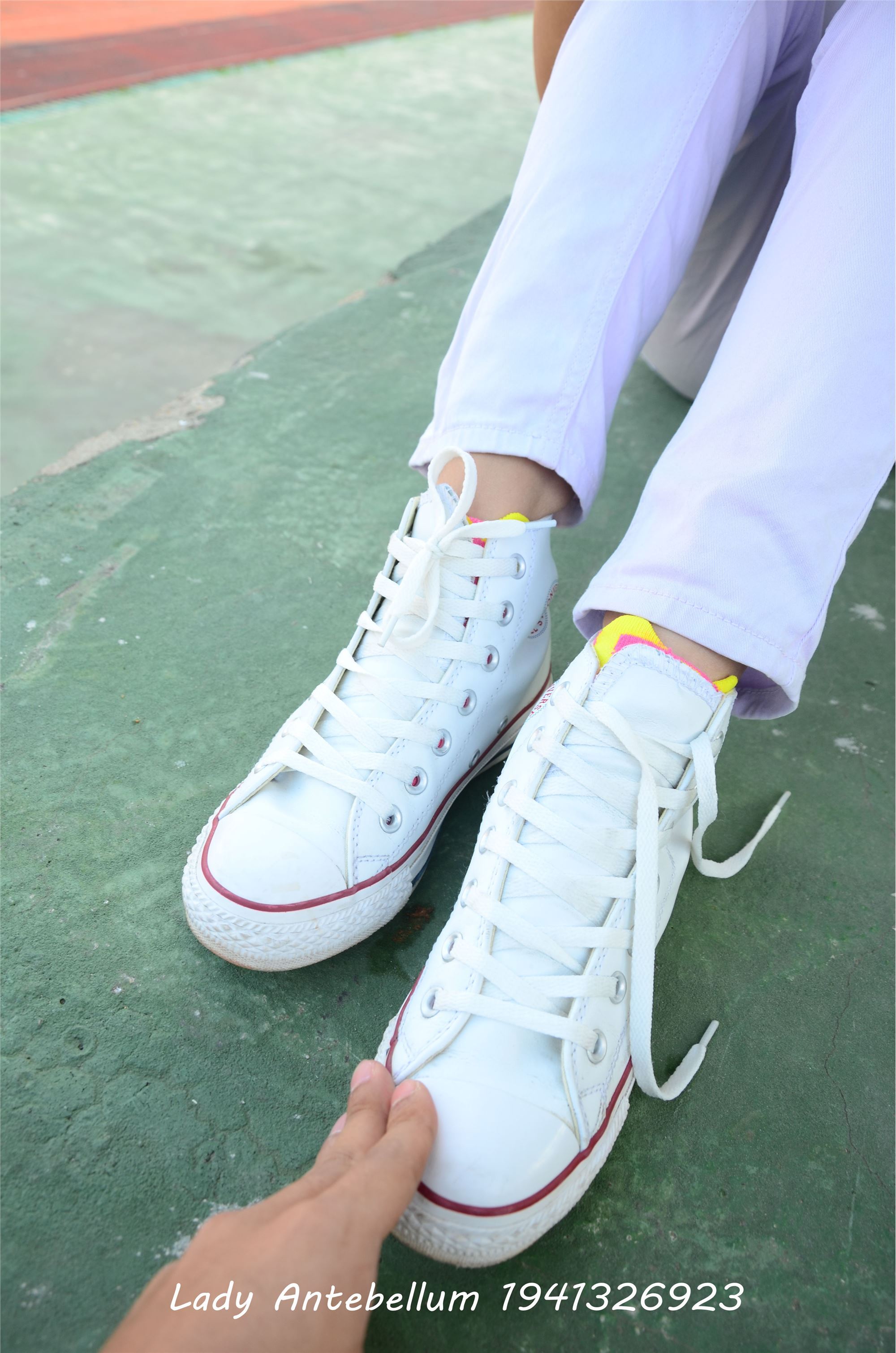 [战前女神] 恋足美腿棉袜女神级摄影套图 002