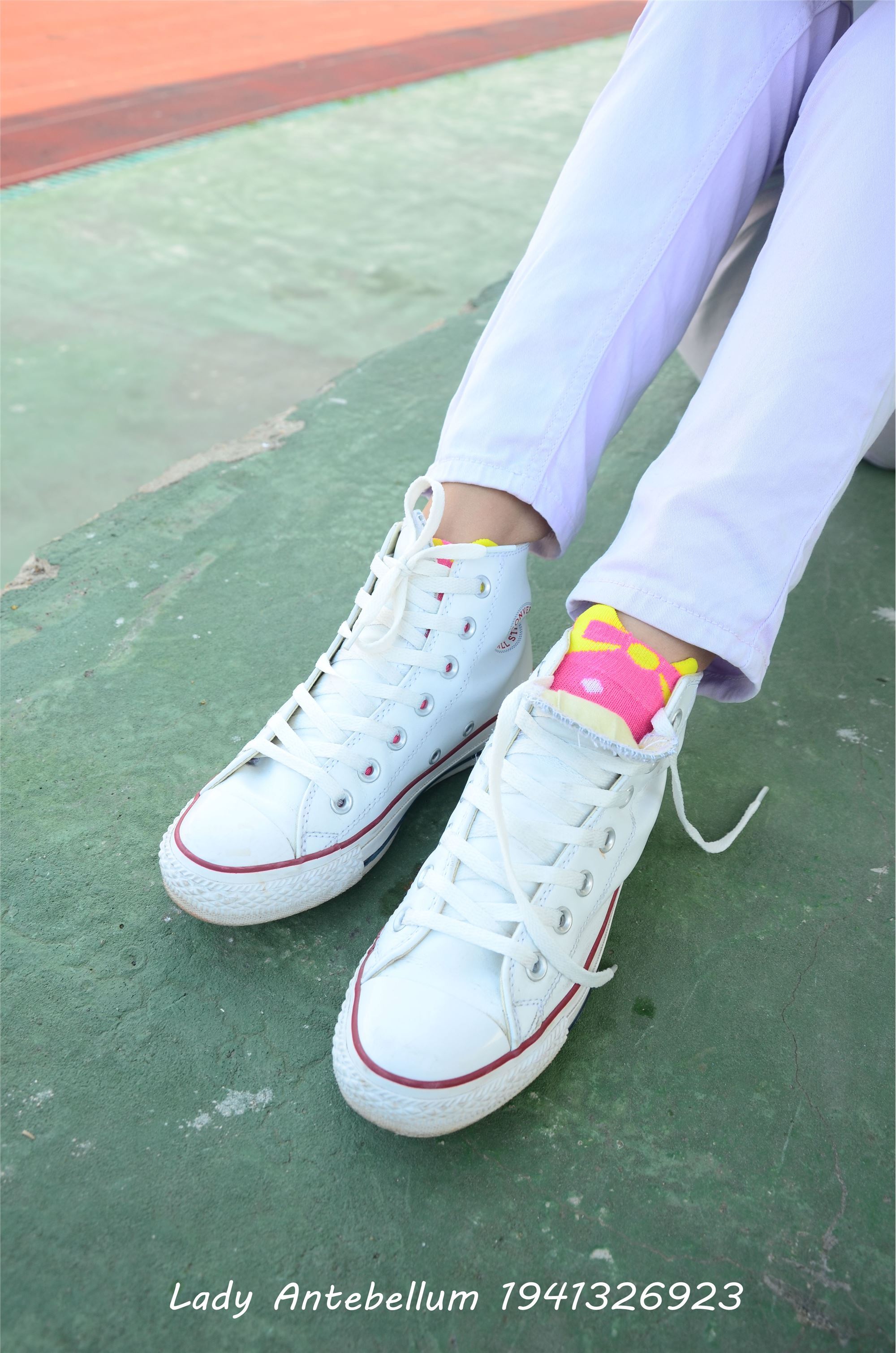 [战前女神] 恋足美腿棉袜女神级摄影套图 002