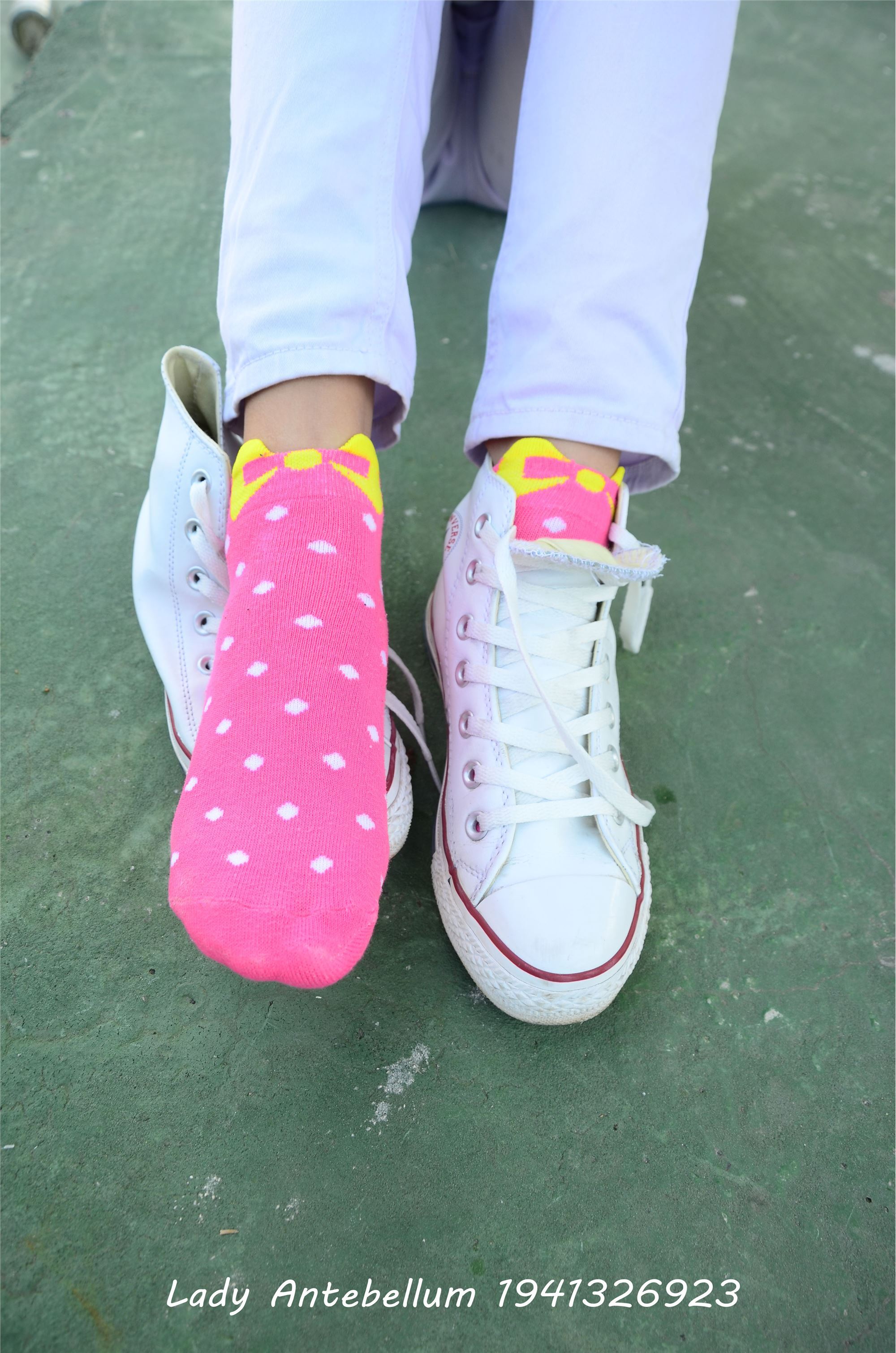 [战前女神] 恋足美腿棉袜女神级摄影套图 002