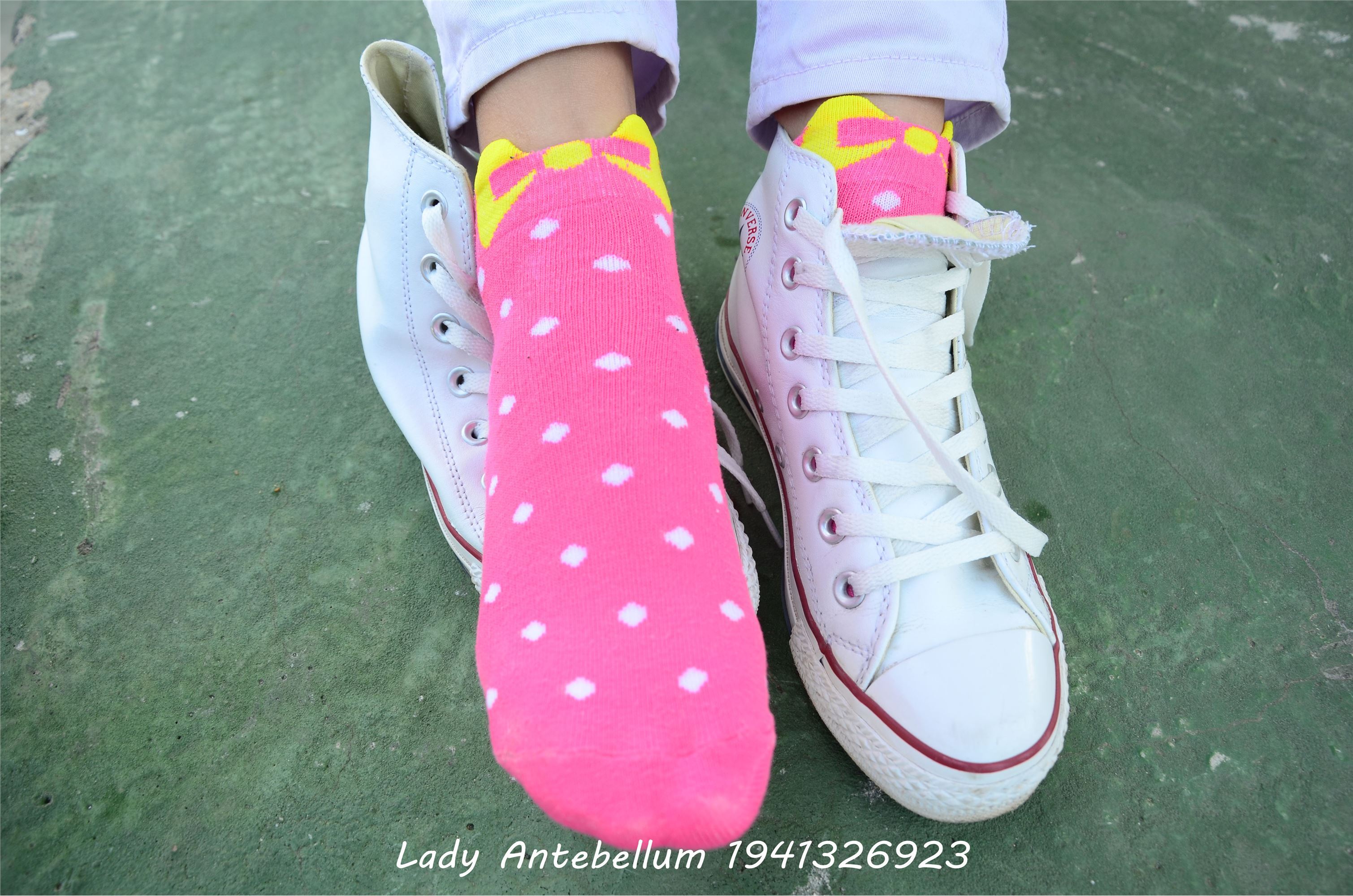 [战前女神] 恋足美腿棉袜女神级摄影套图 002