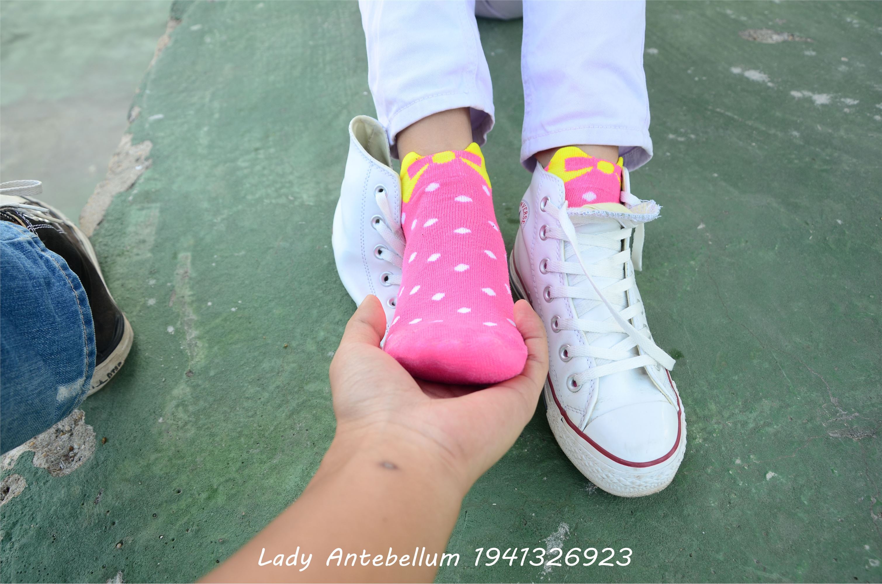 [战前女神] 恋足美腿棉袜女神级摄影套图 002