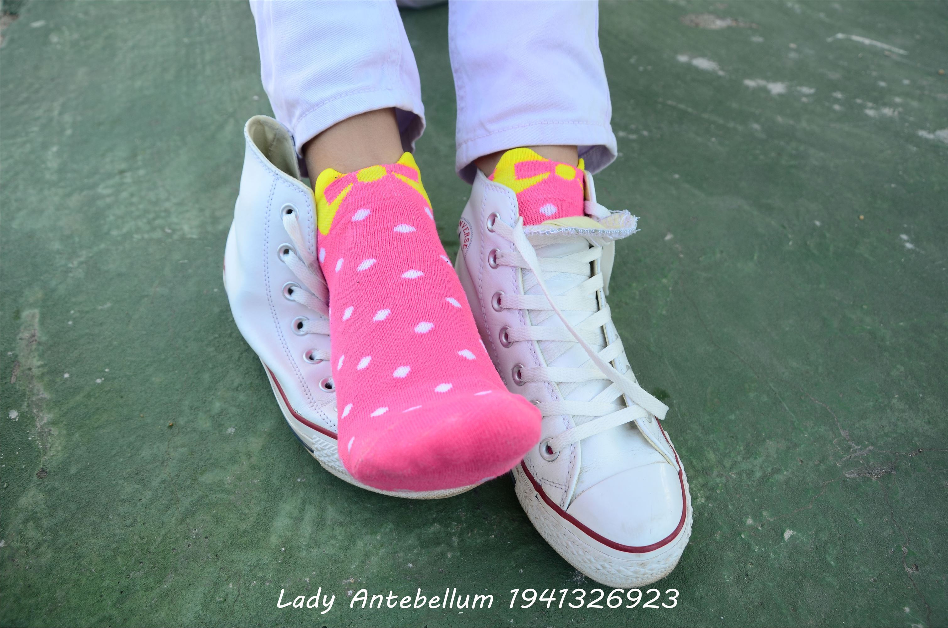 [战前女神] 恋足美腿棉袜女神级摄影套图 002