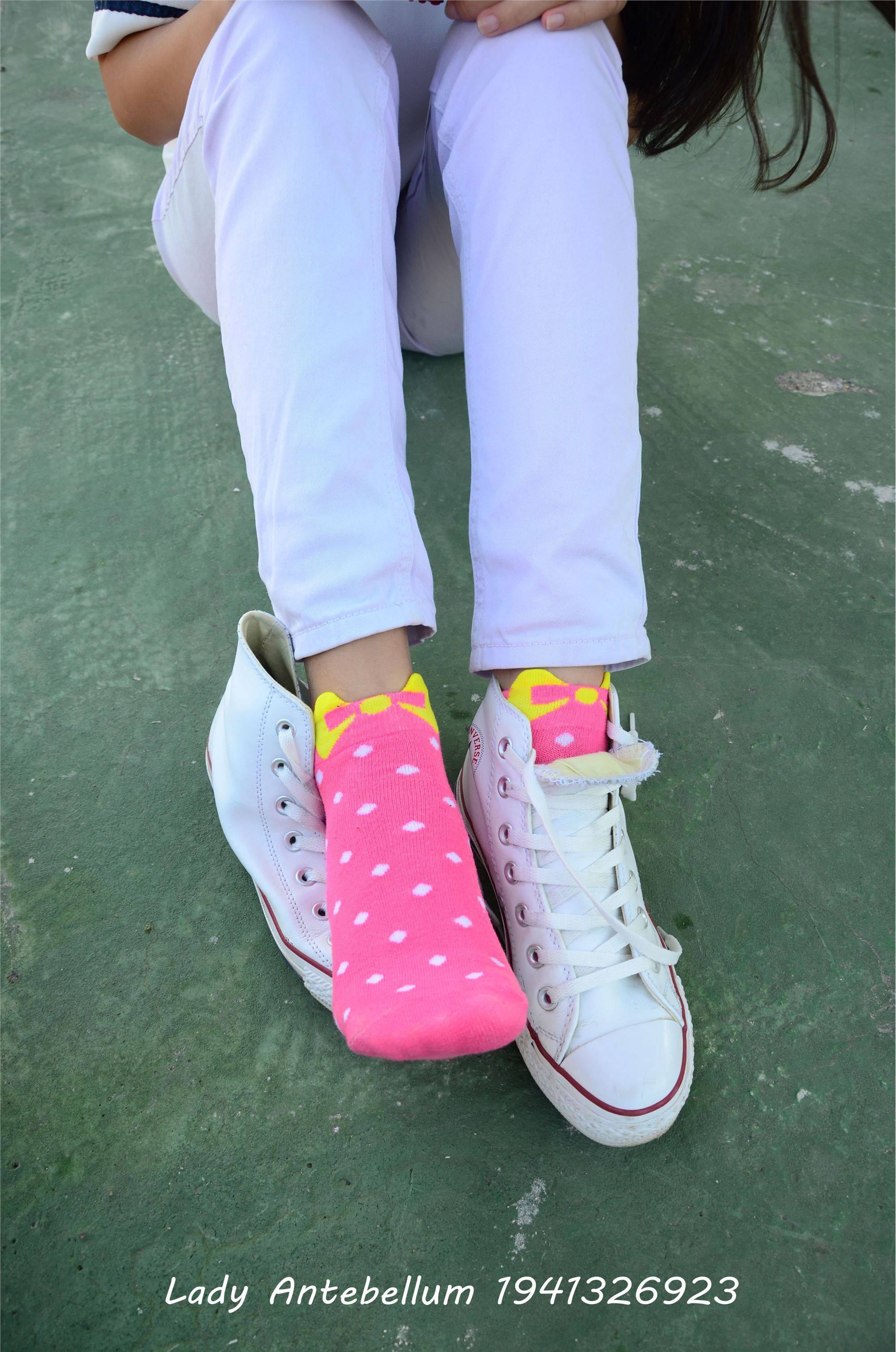 [战前女神] 恋足美腿棉袜女神级摄影套图 002