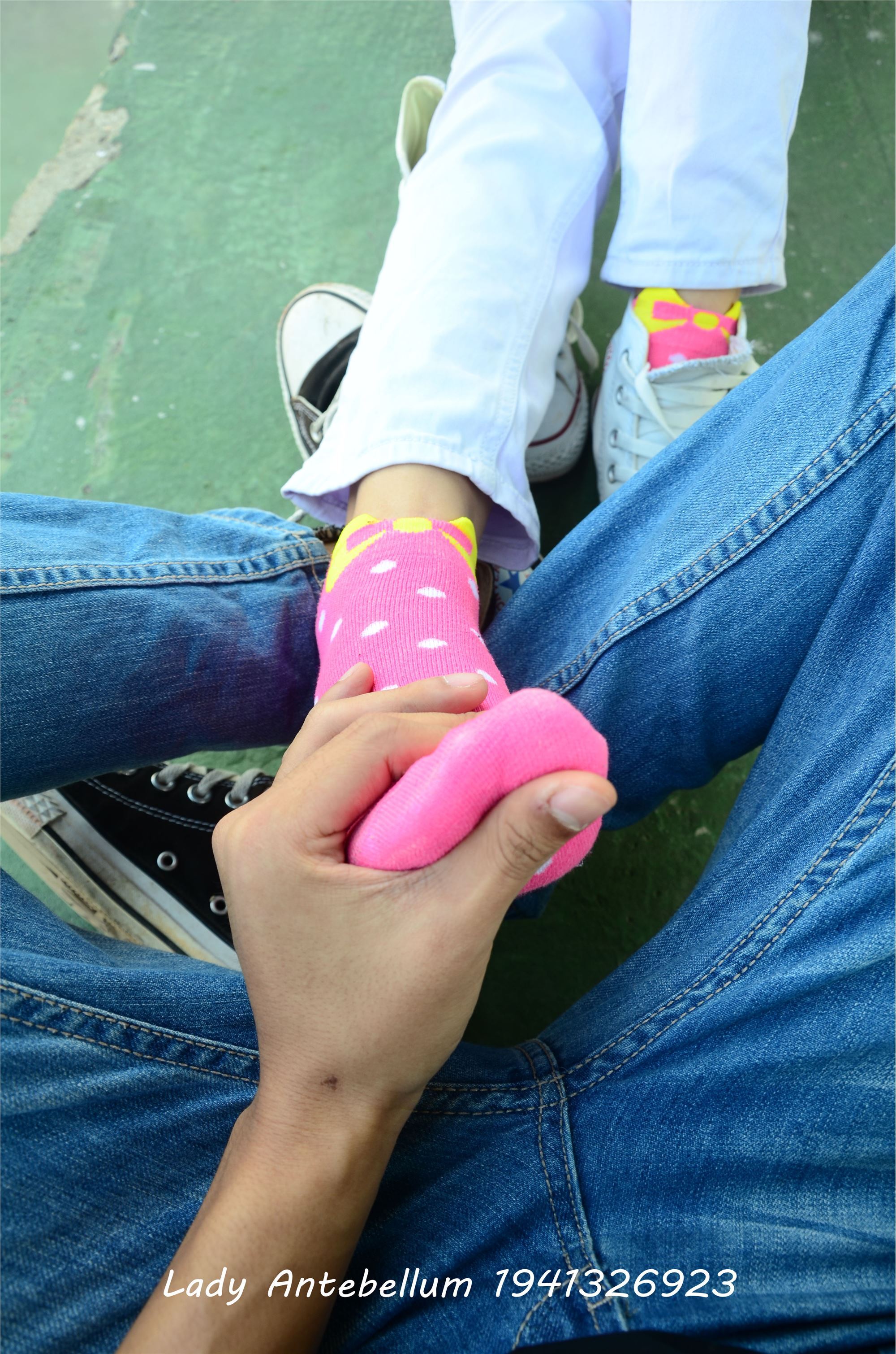 [战前女神] 恋足美腿棉袜女神级摄影套图 002