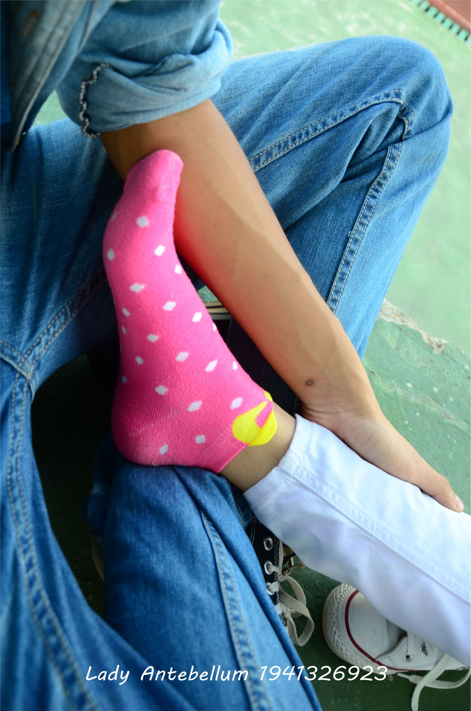 [战前女神] 恋足美腿棉袜女神级摄影套图 002