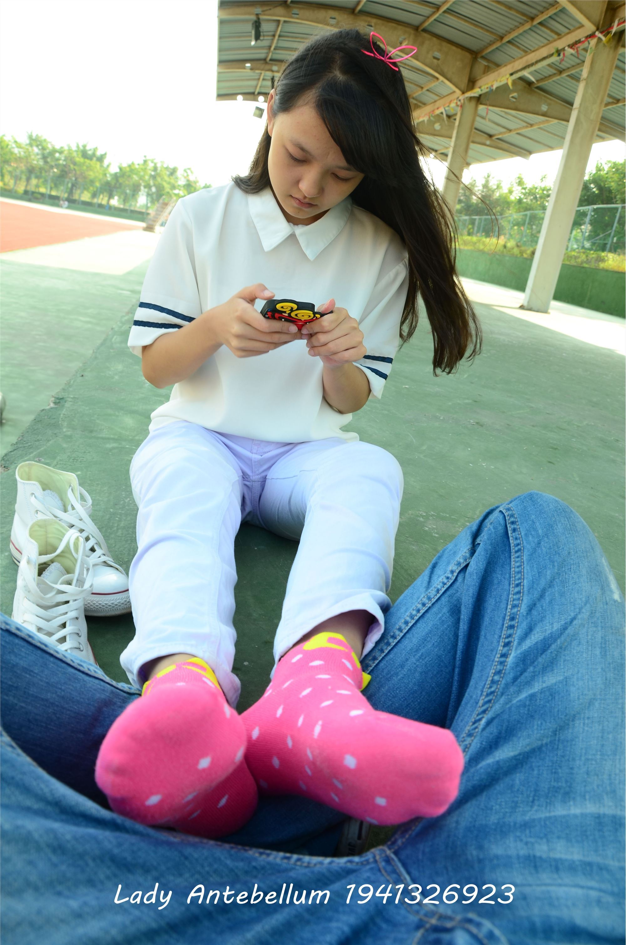 [战前女神] 恋足美腿棉袜女神级摄影套图 002