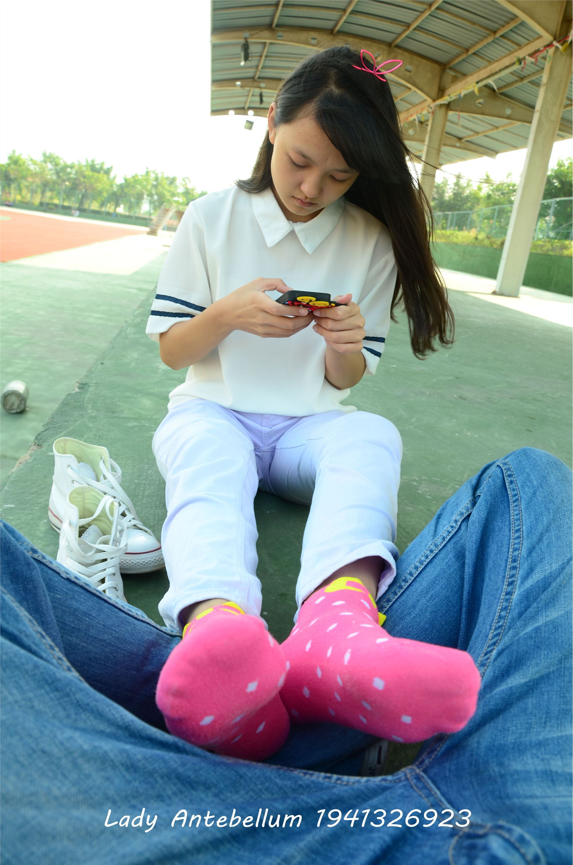 [战前女神] 恋足美腿棉袜女神级摄影套图 002