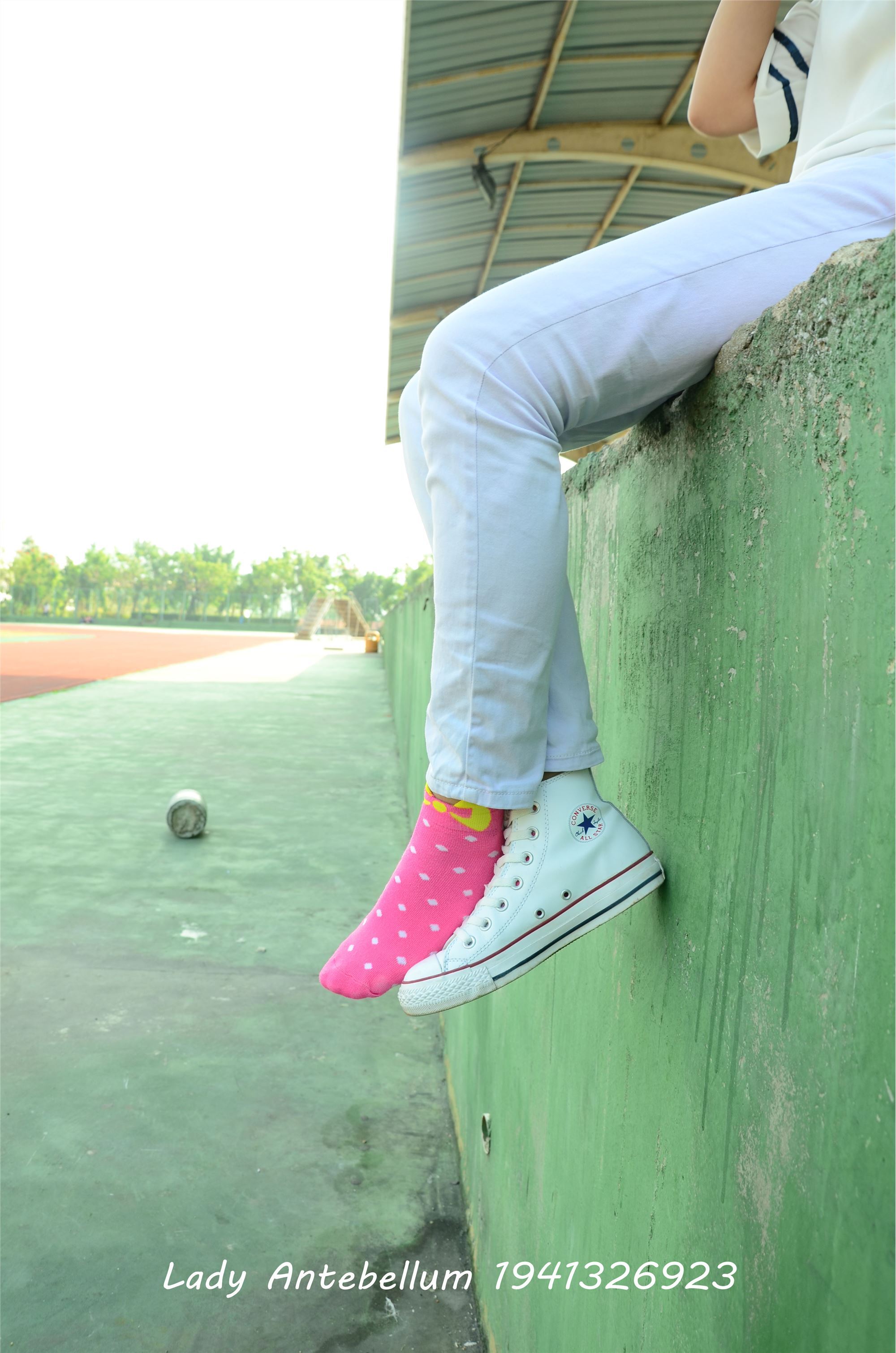 [战前女神] 恋足美腿棉袜女神级摄影套图 002