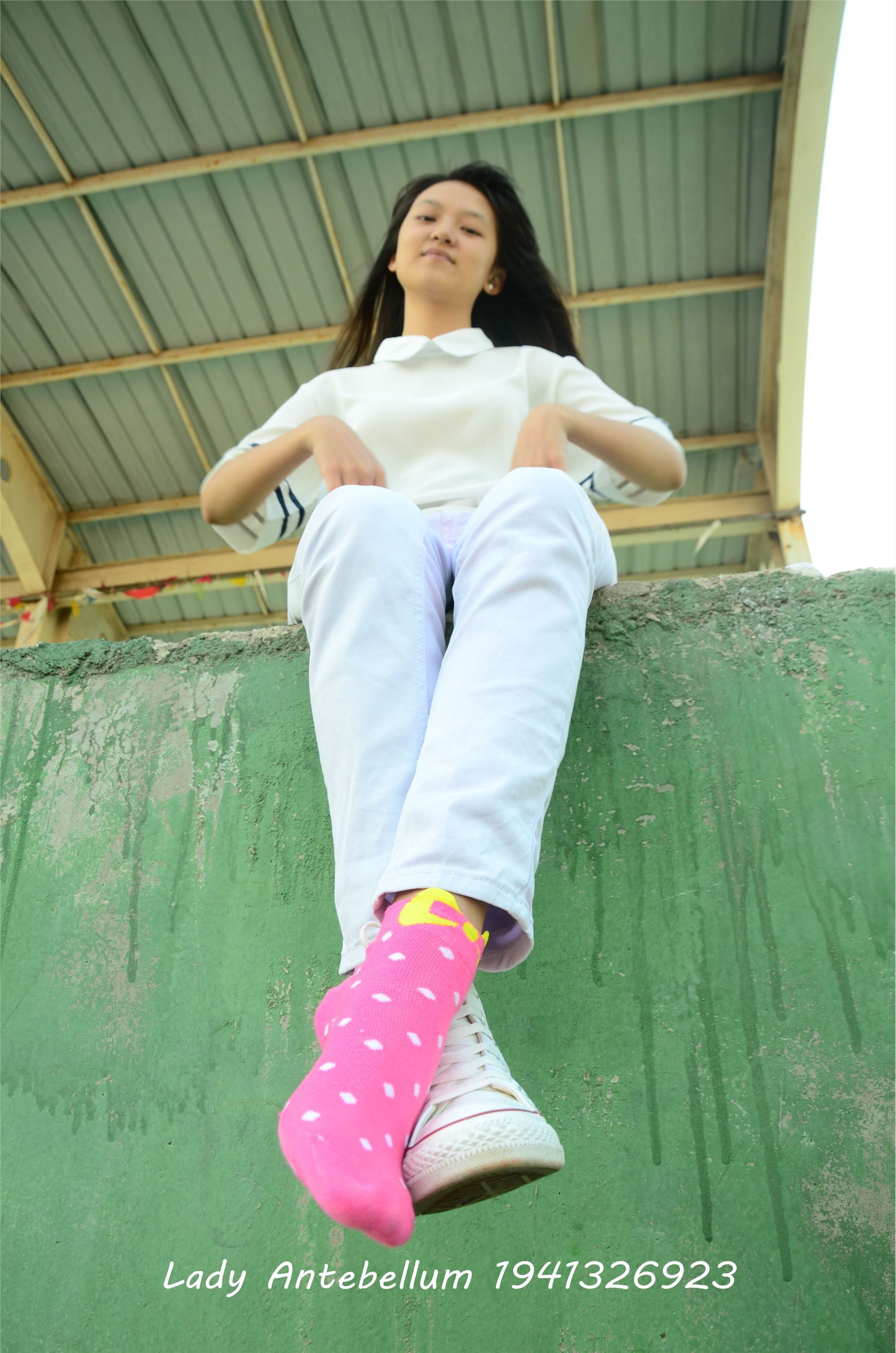 [战前女神] 恋足美腿棉袜女神级摄影套图 002