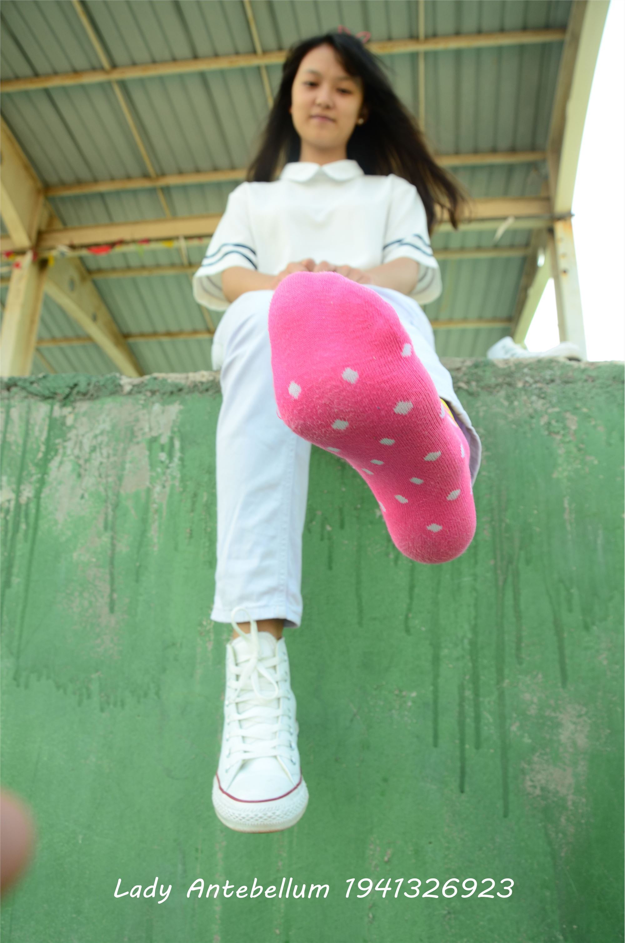 [战前女神] 恋足美腿棉袜女神级摄影套图 002