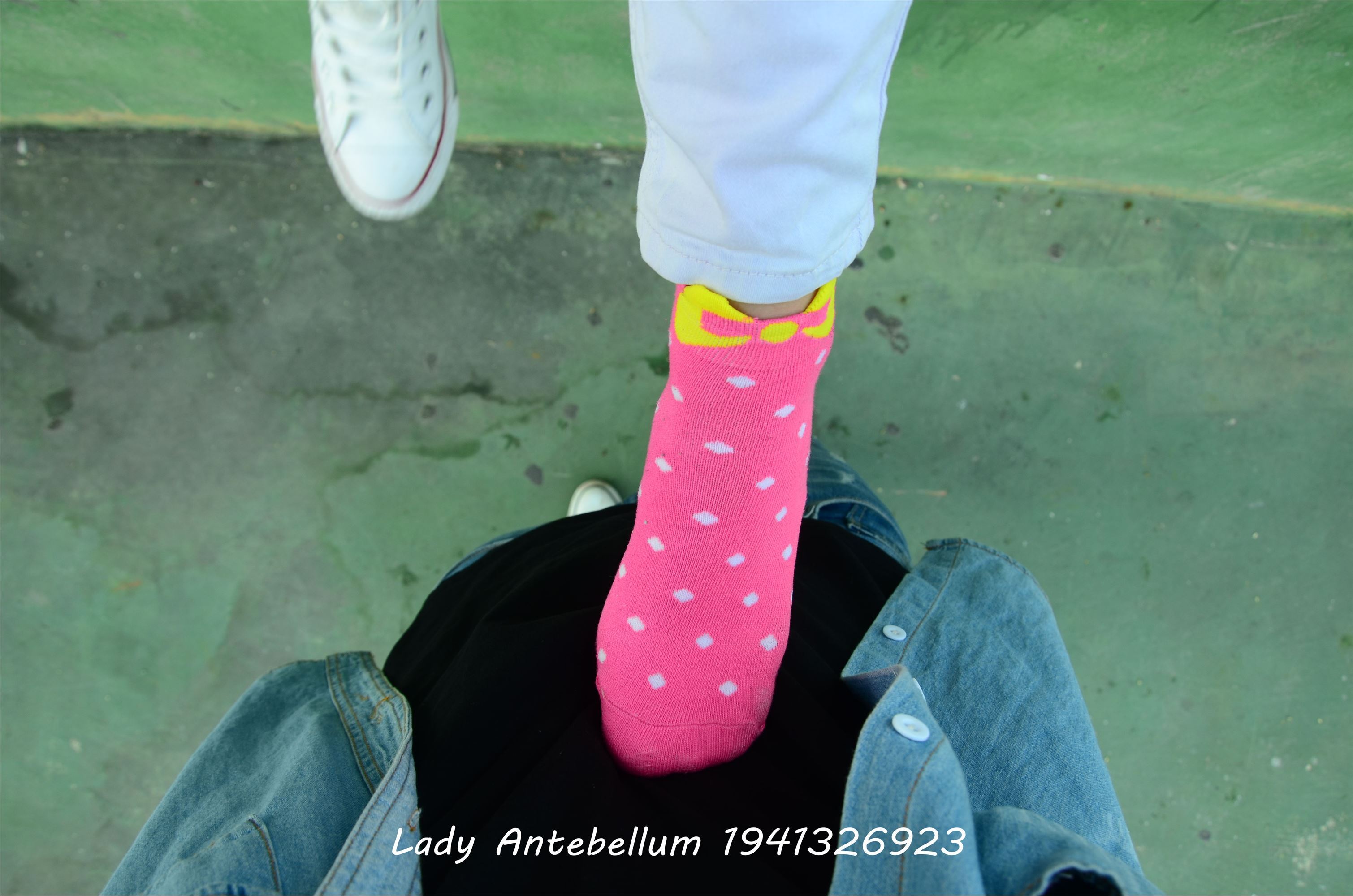 [战前女神] 恋足美腿棉袜女神级摄影套图 002