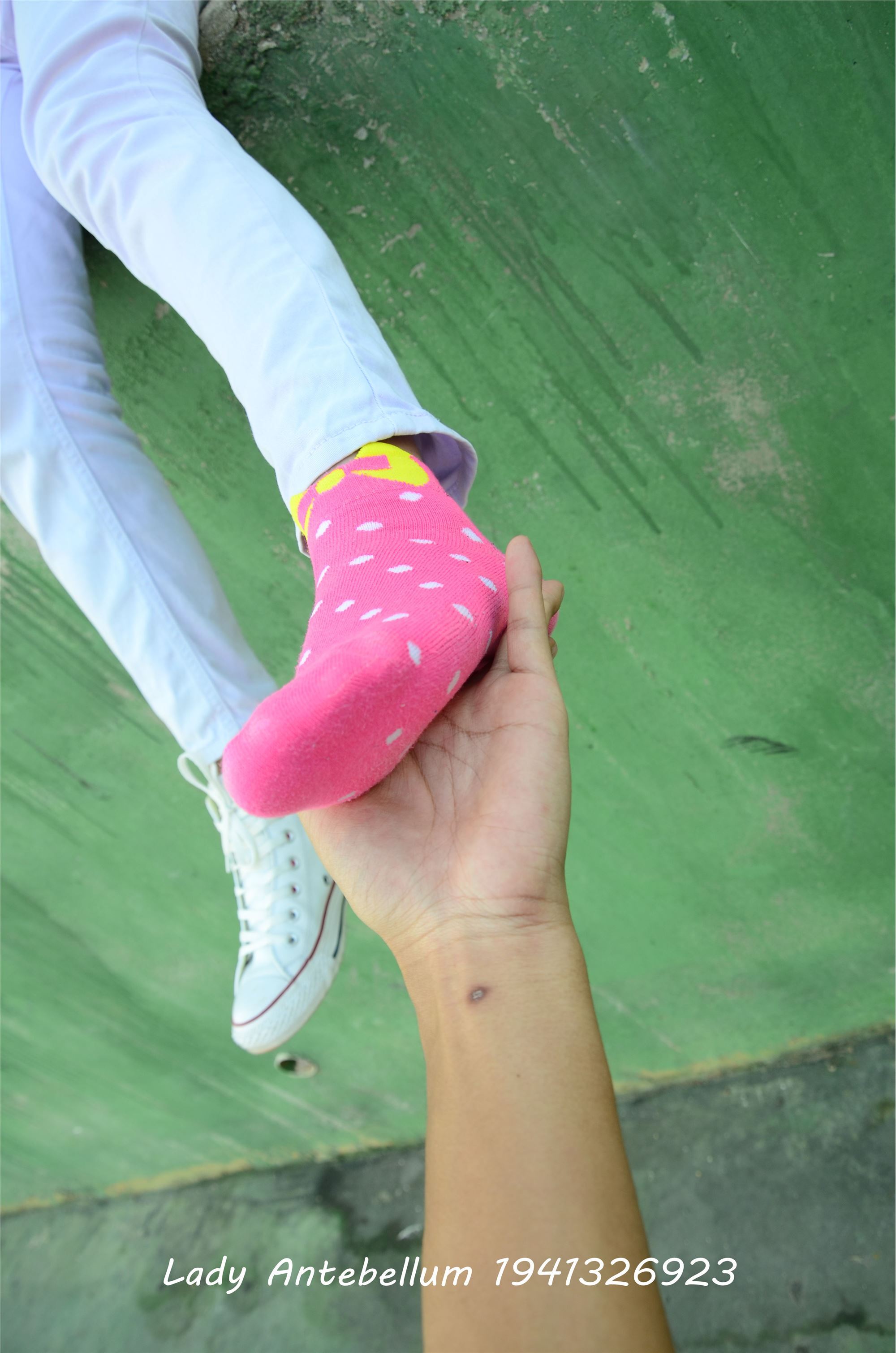 [战前女神] 恋足美腿棉袜女神级摄影套图 002