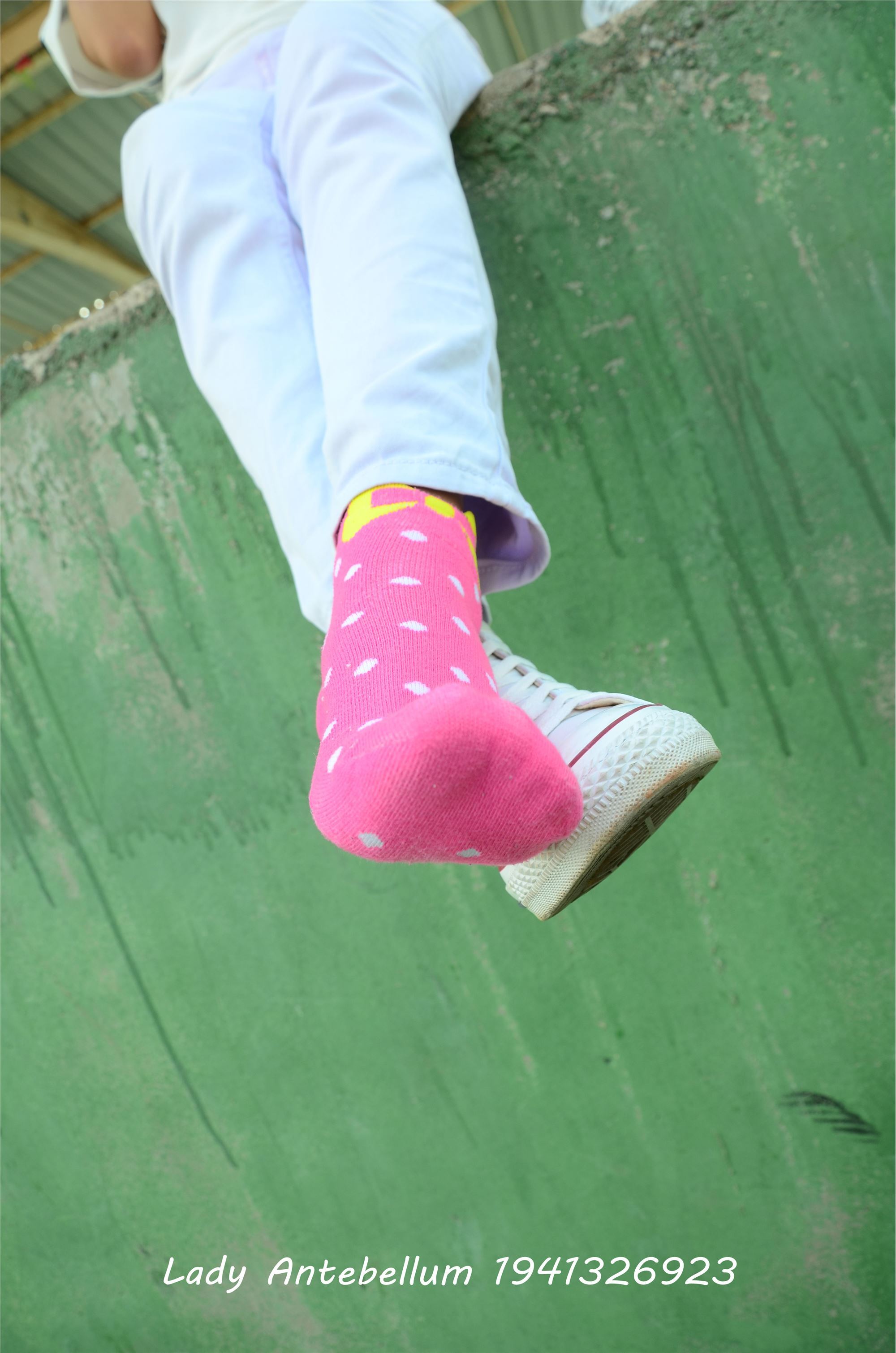 [战前女神] 恋足美腿棉袜女神级摄影套图 002