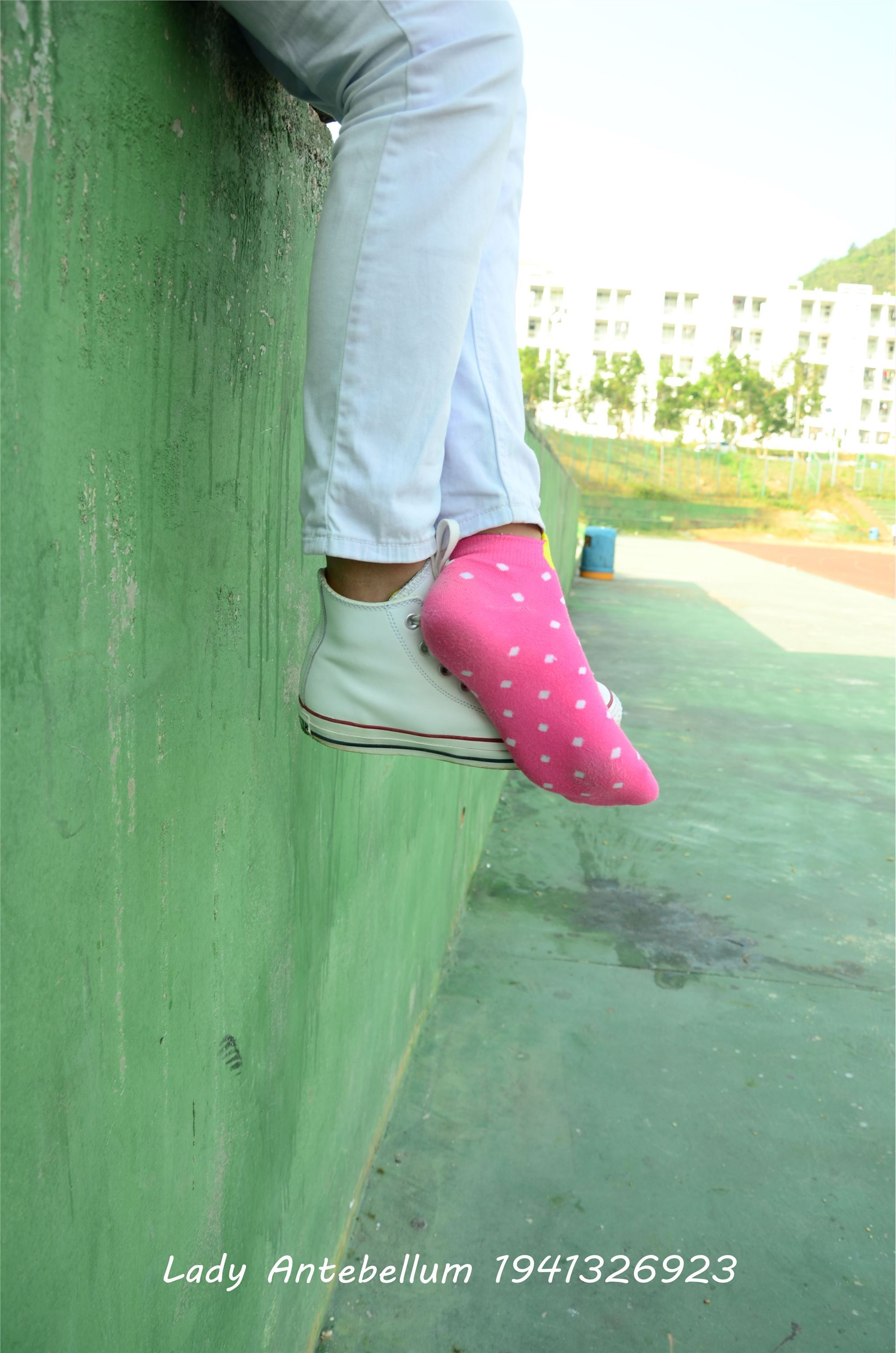 [战前女神] 恋足美腿棉袜女神级摄影套图 002