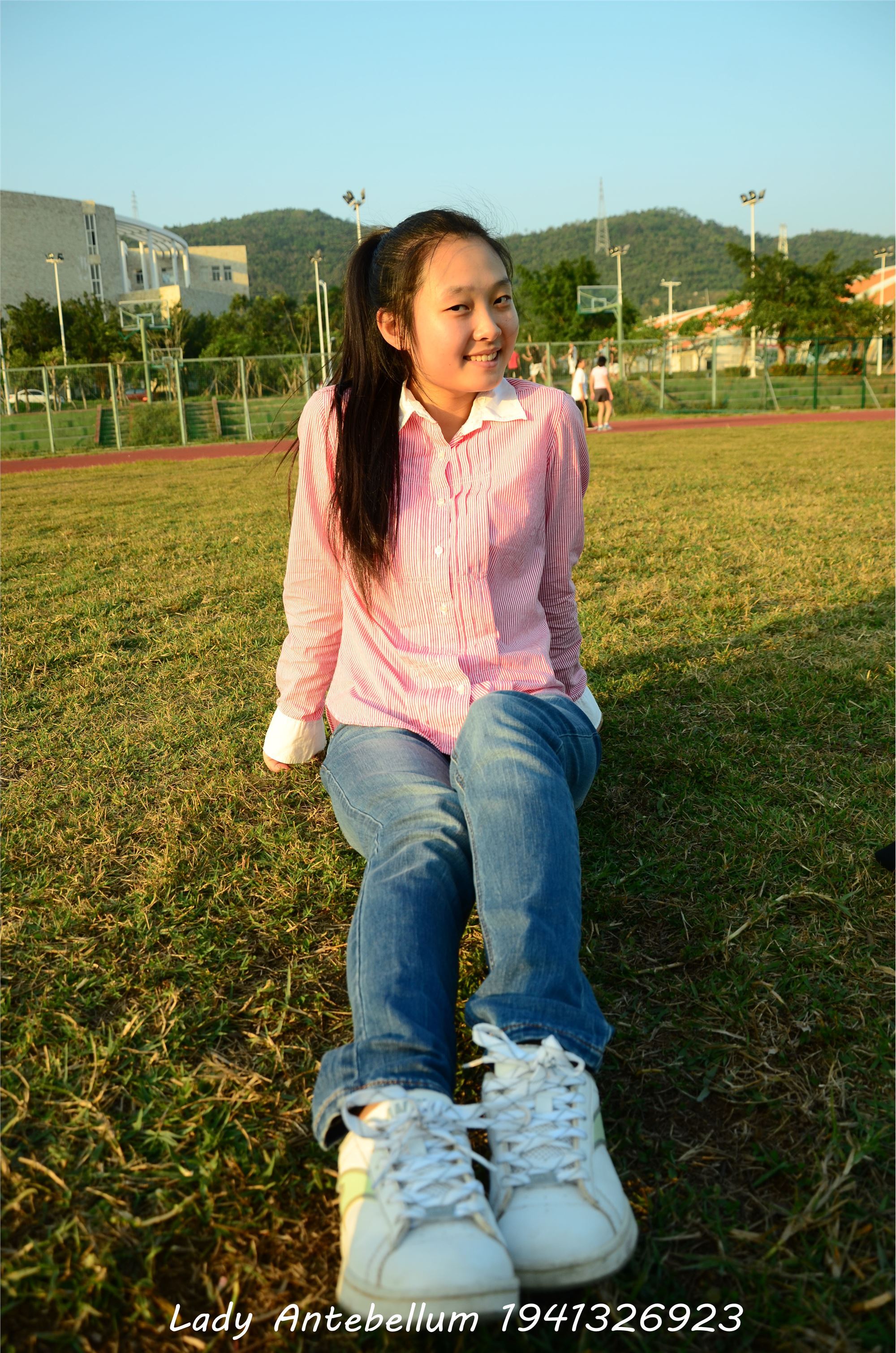 [战前女神] 恋足美腿棉袜女神级摄影套图 003