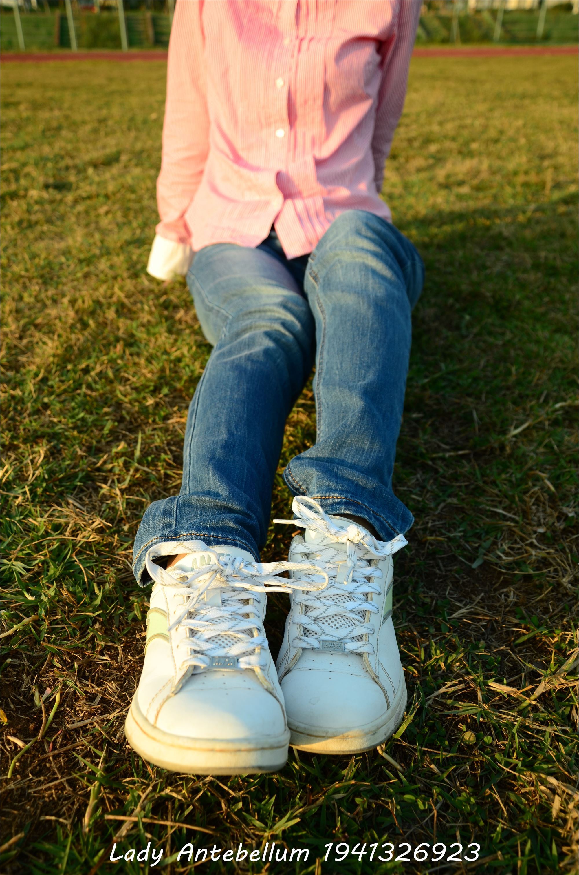 [战前女神] 恋足美腿棉袜女神级摄影套图 003