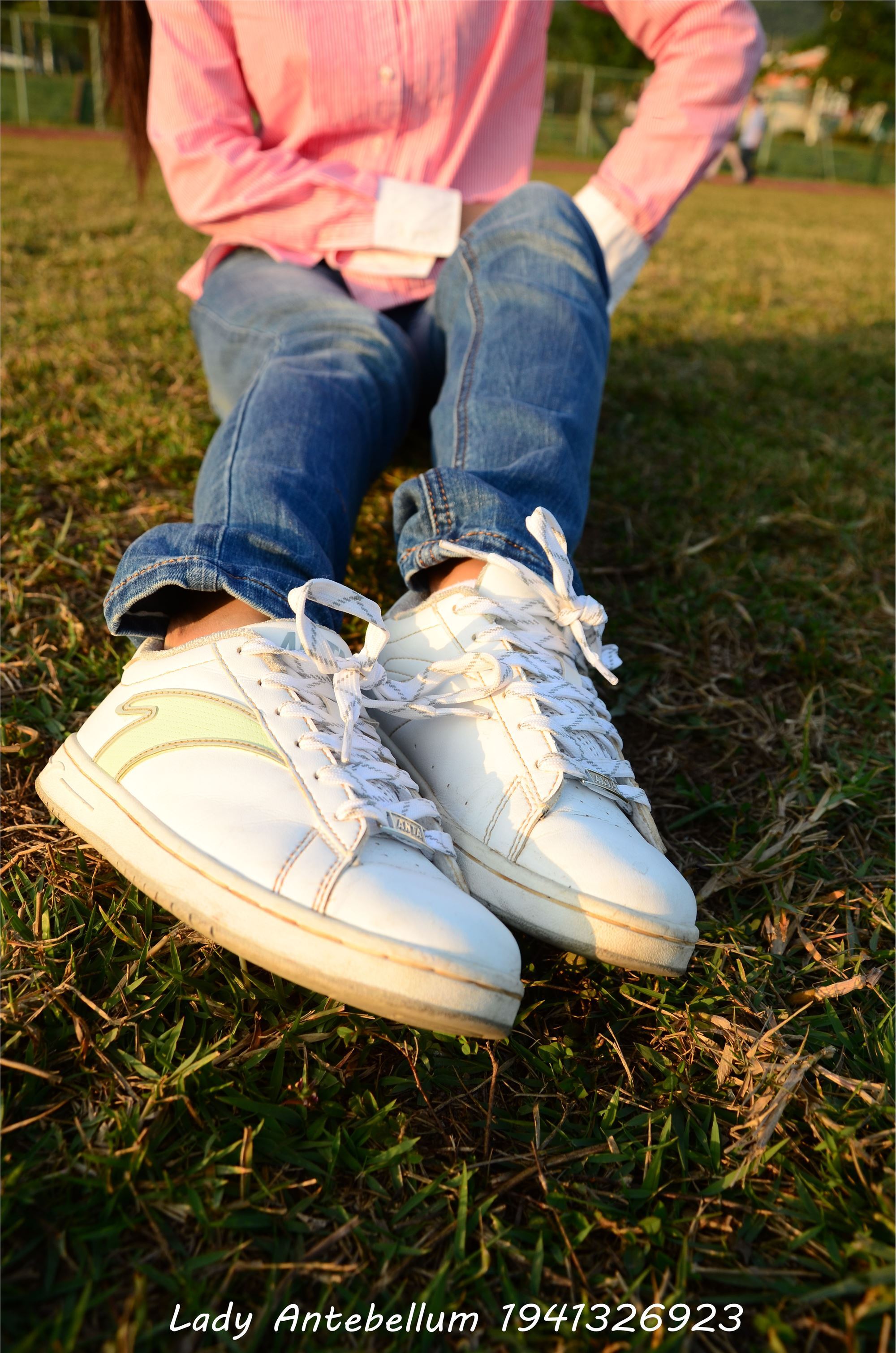 [战前女神] 恋足美腿棉袜女神级摄影套图 003