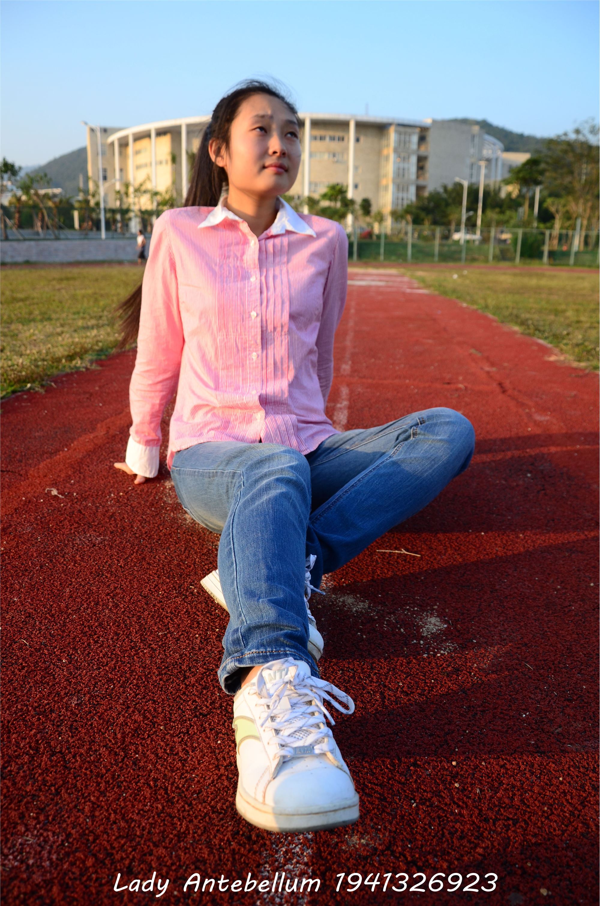 [战前女神] 恋足美腿棉袜女神级摄影套图 003