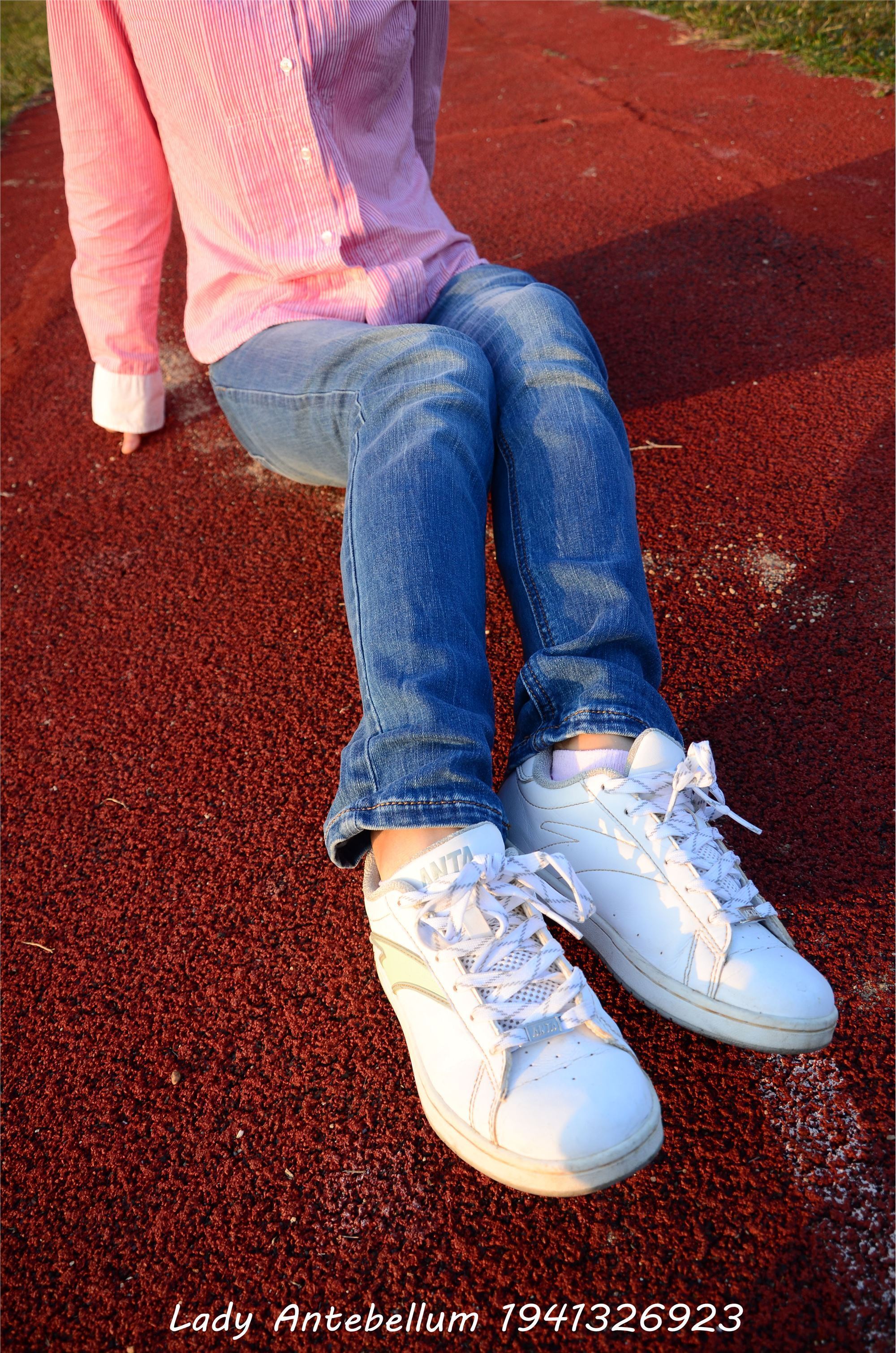 [战前女神] 恋足美腿棉袜女神级摄影套图 003