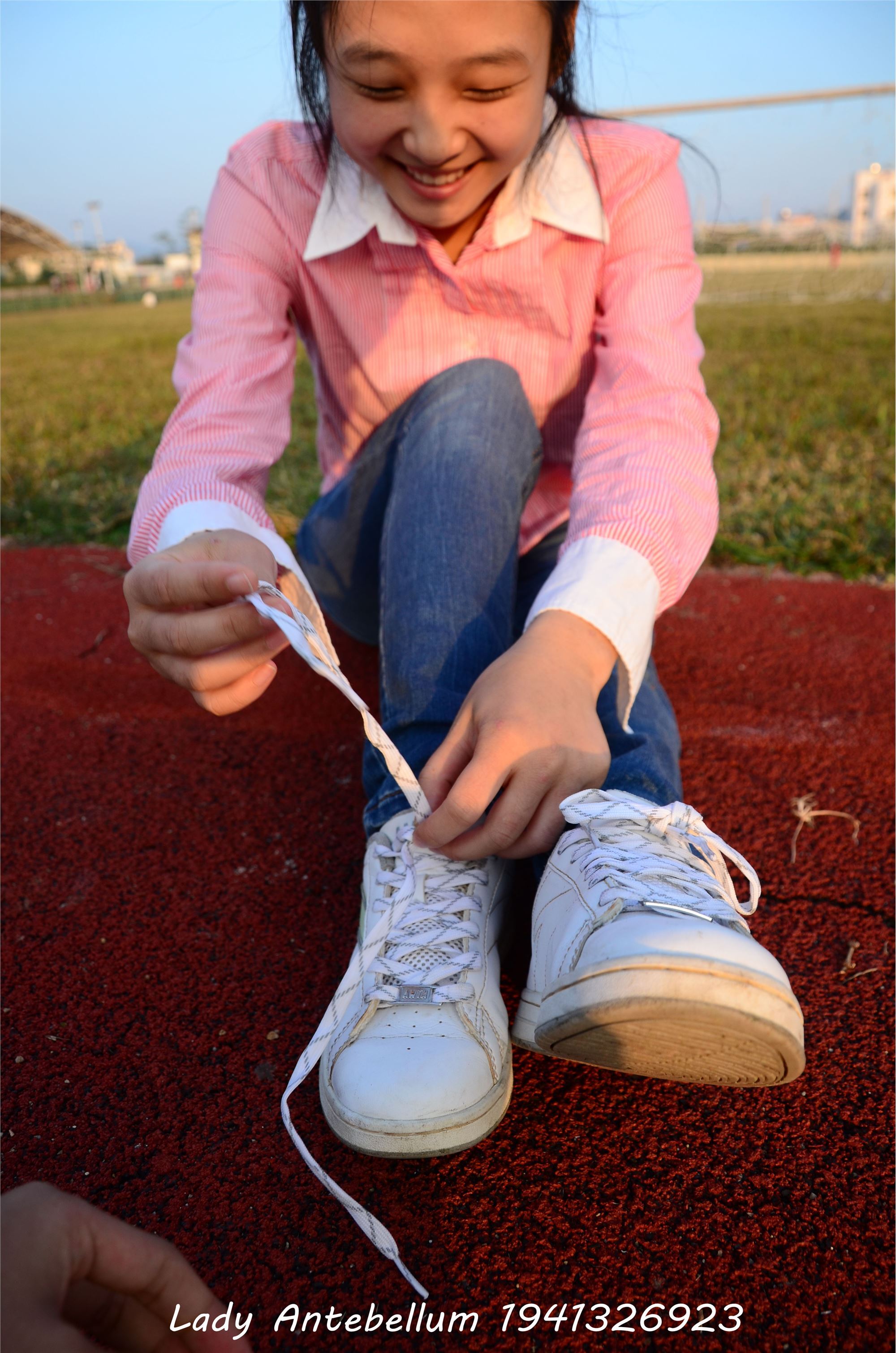 [战前女神] 恋足美腿棉袜女神级摄影套图 003