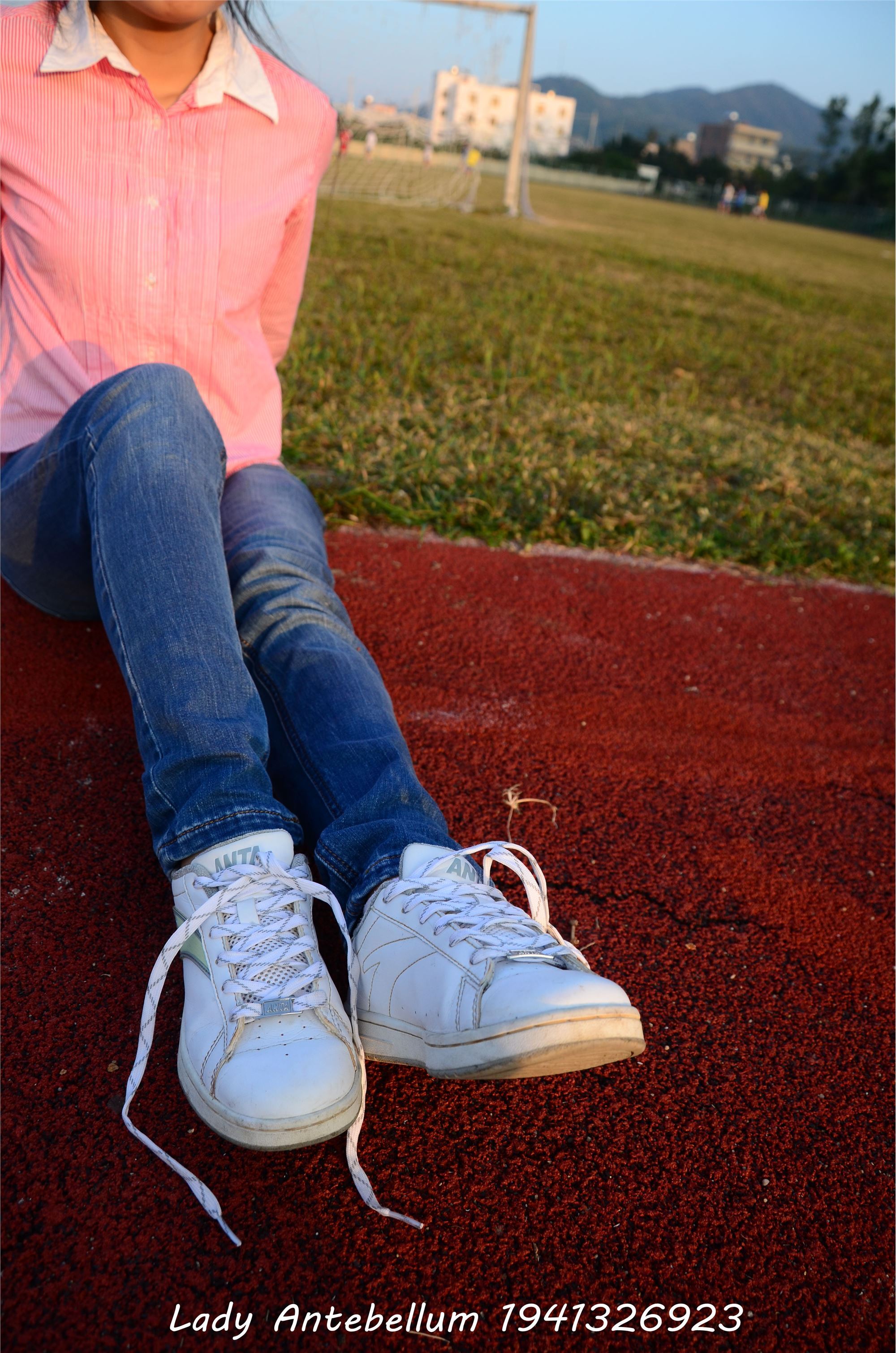 [战前女神] 恋足美腿棉袜女神级摄影套图 003