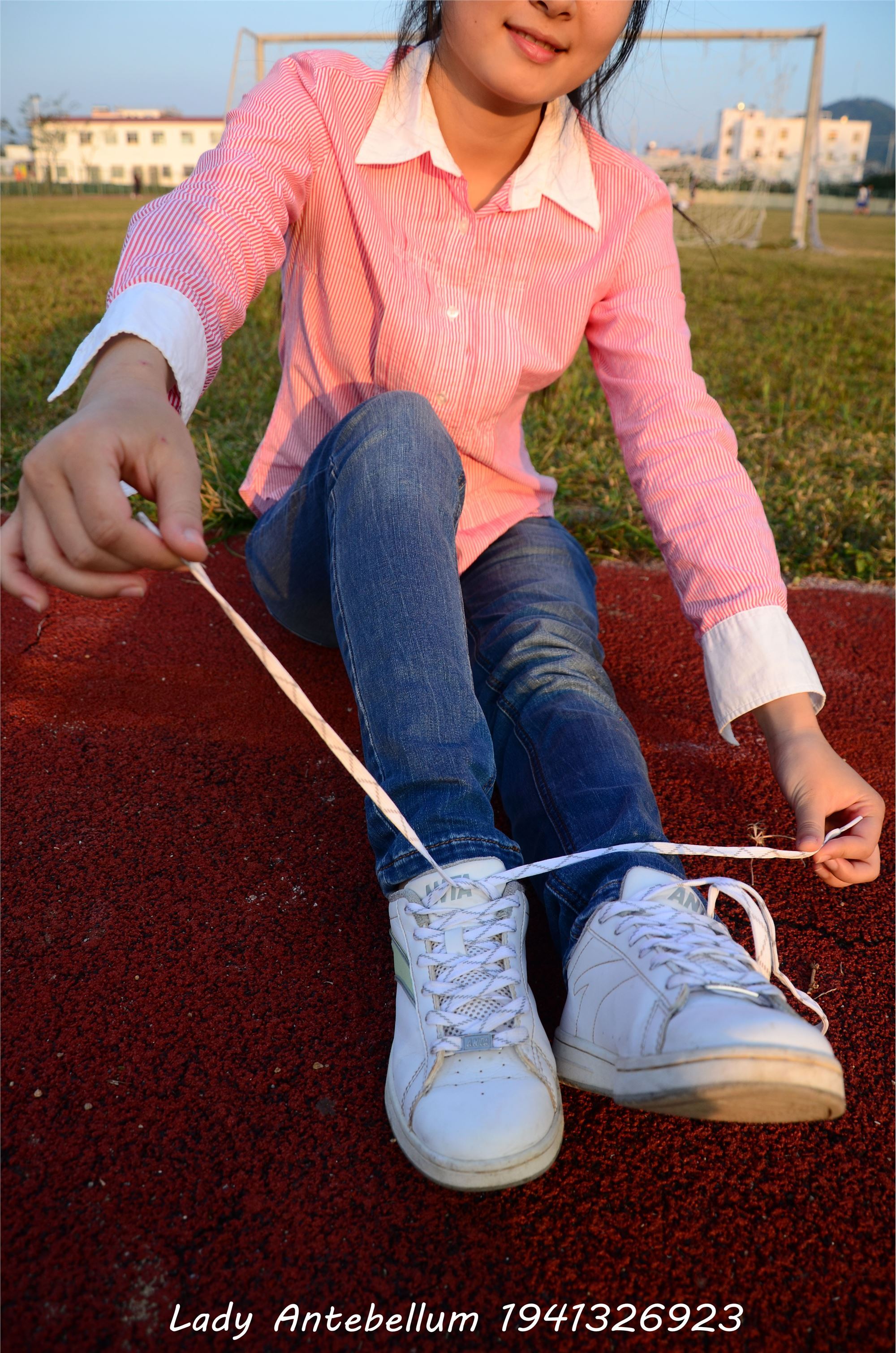 [战前女神] 恋足美腿棉袜女神级摄影套图 003