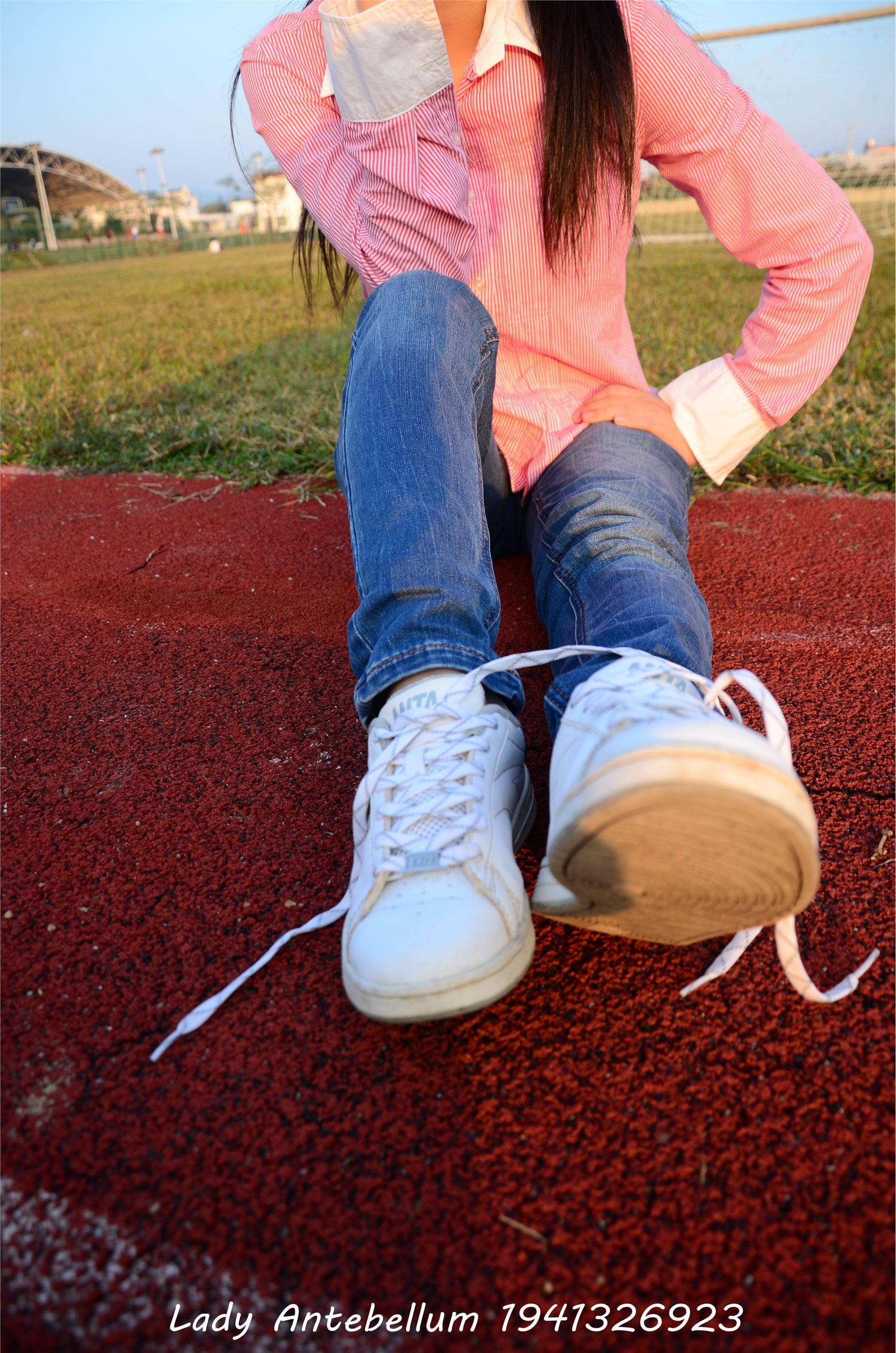 [战前女神] 恋足美腿棉袜女神级摄影套图 003