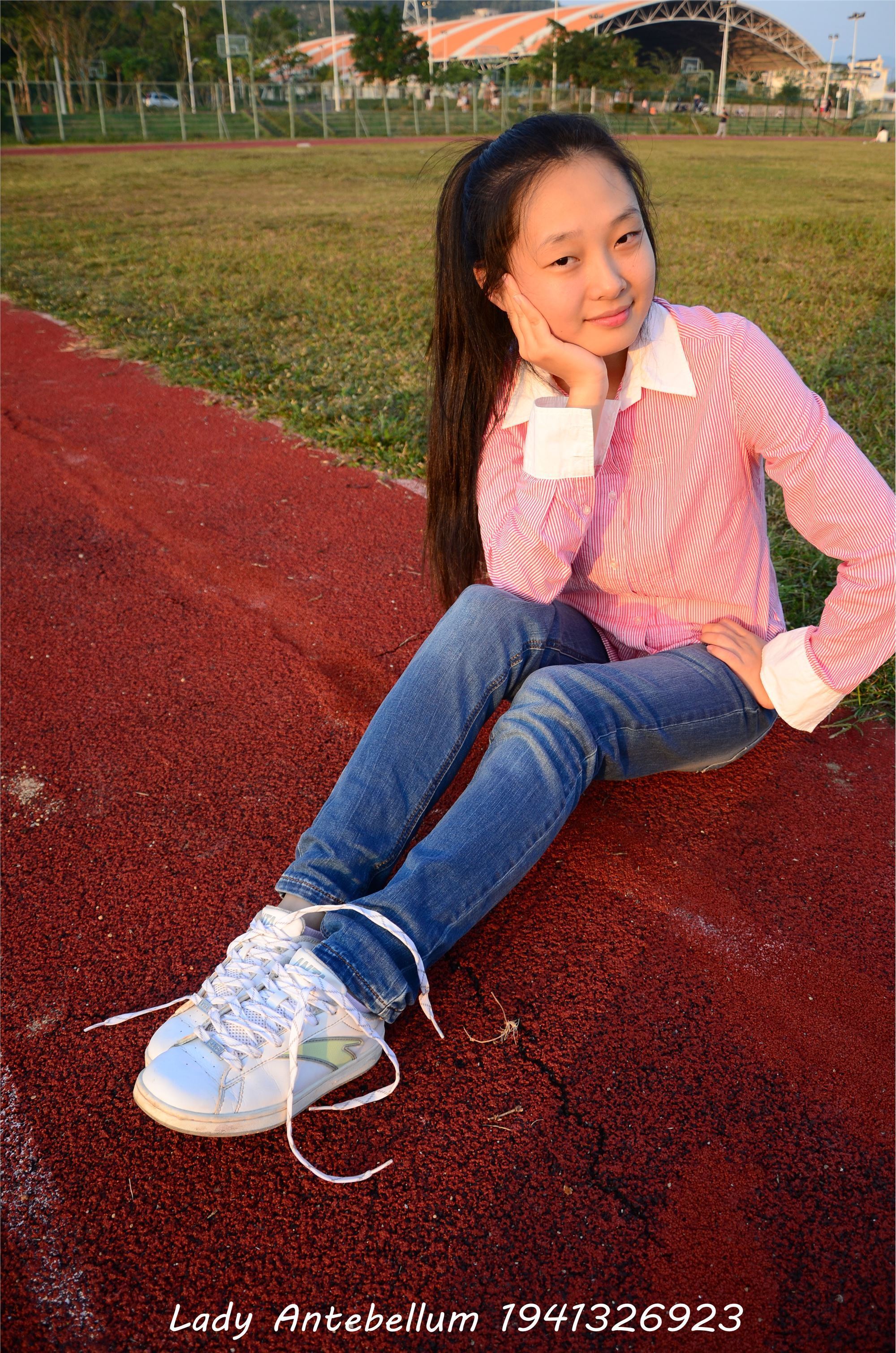 [战前女神] 恋足美腿棉袜女神级摄影套图 003