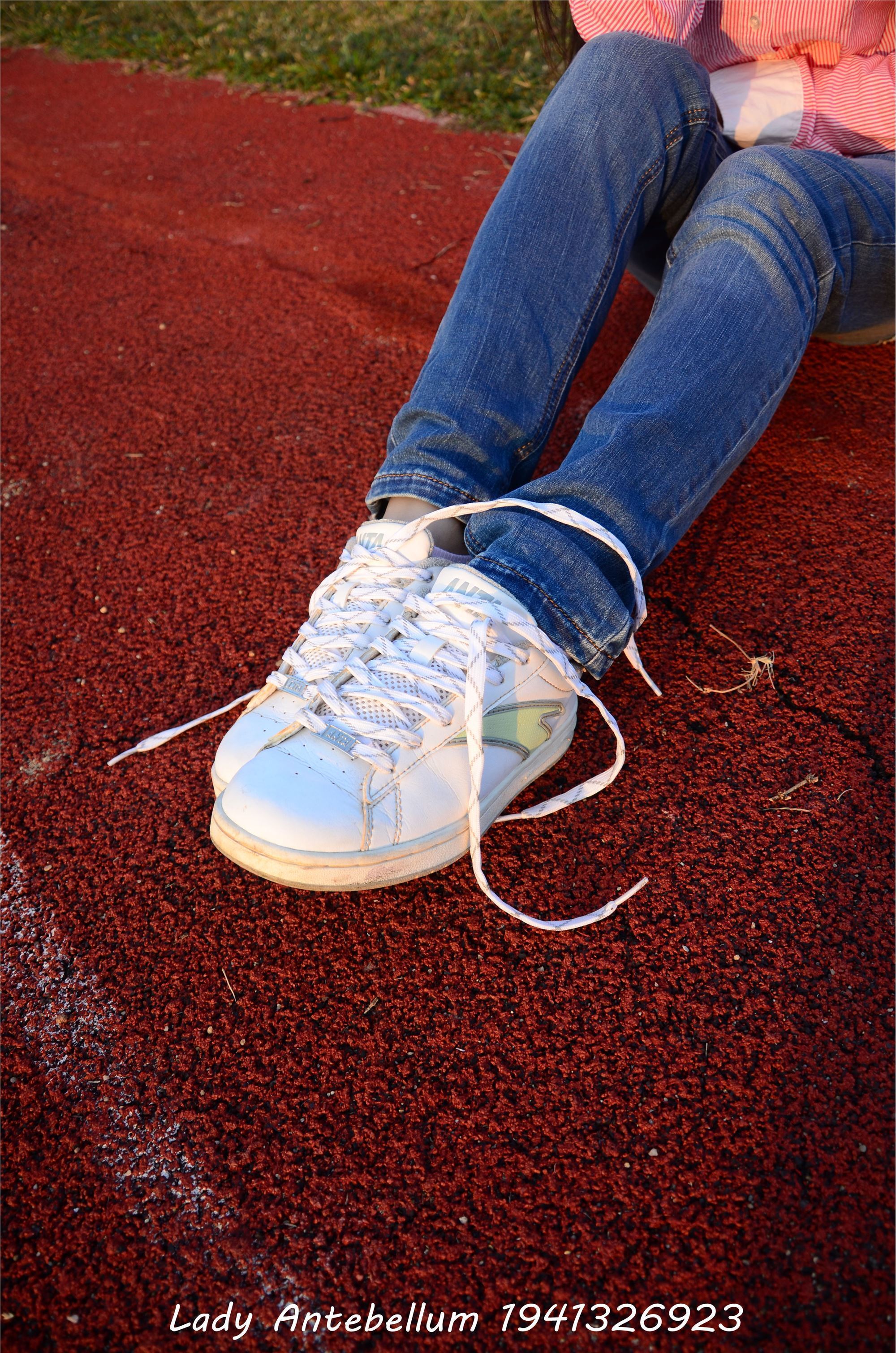 [战前女神] 恋足美腿棉袜女神级摄影套图 003