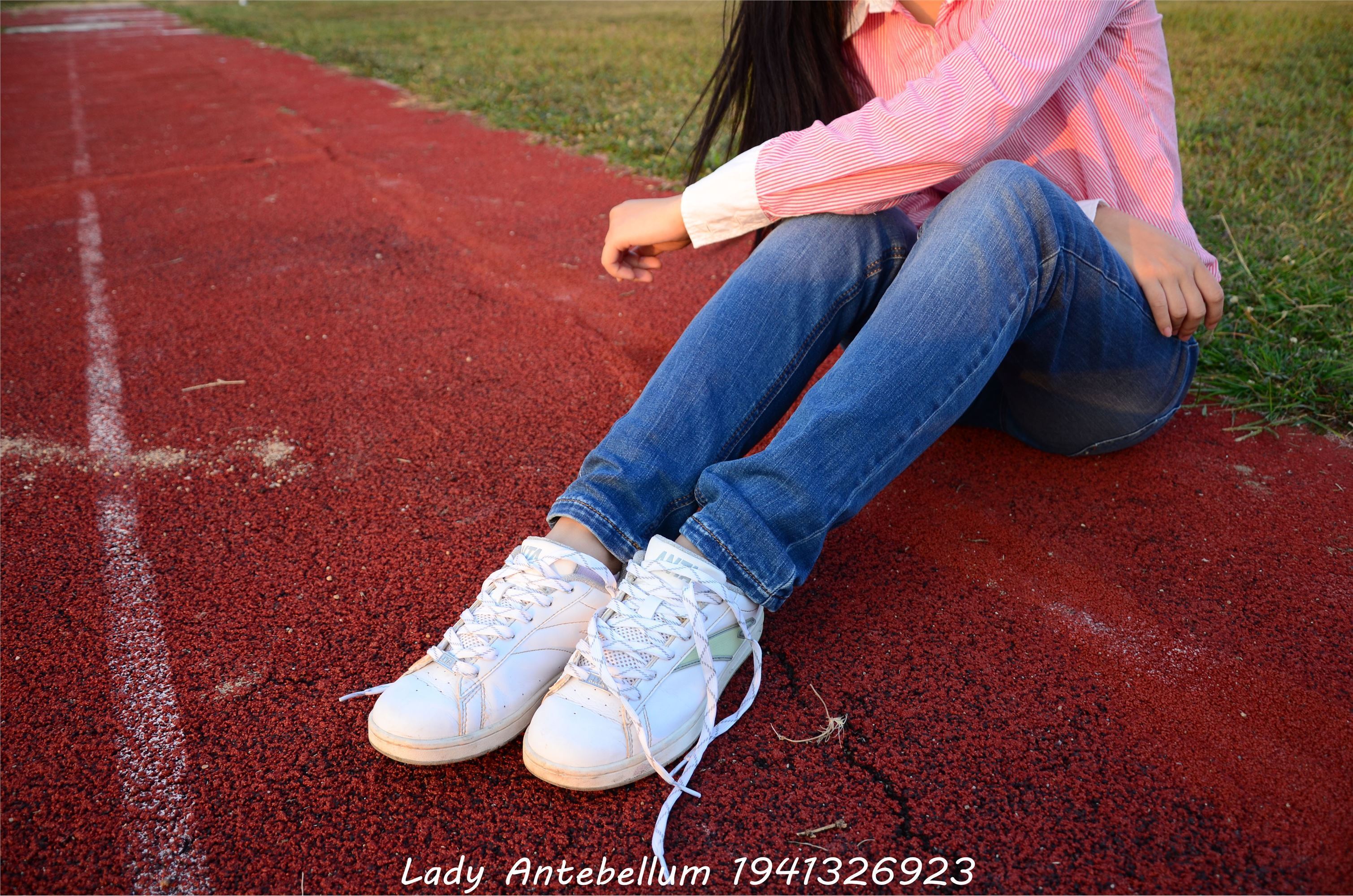 [战前女神] 恋足美腿棉袜女神级摄影套图 003