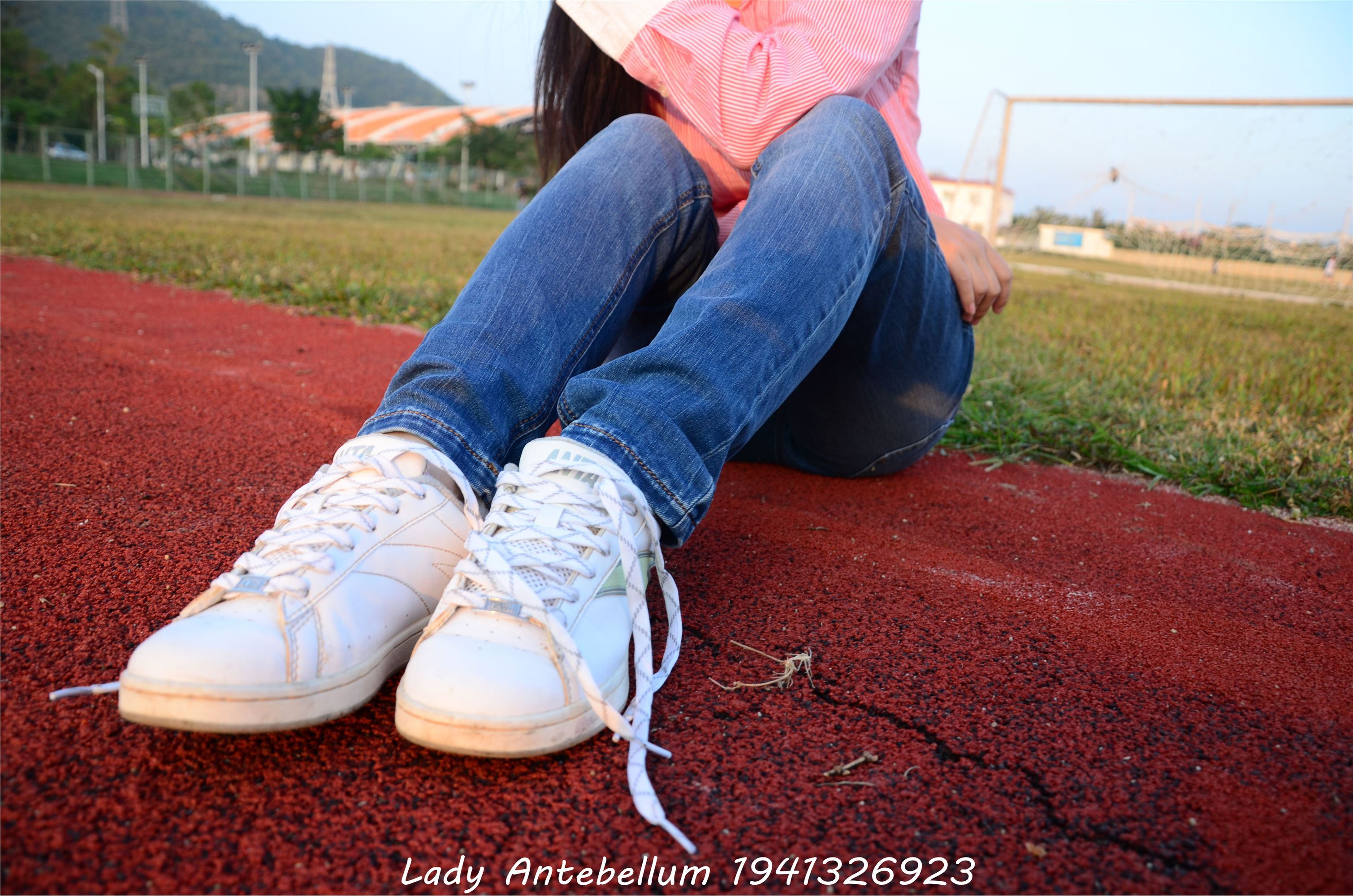 [战前女神] 恋足美腿棉袜女神级摄影套图 003