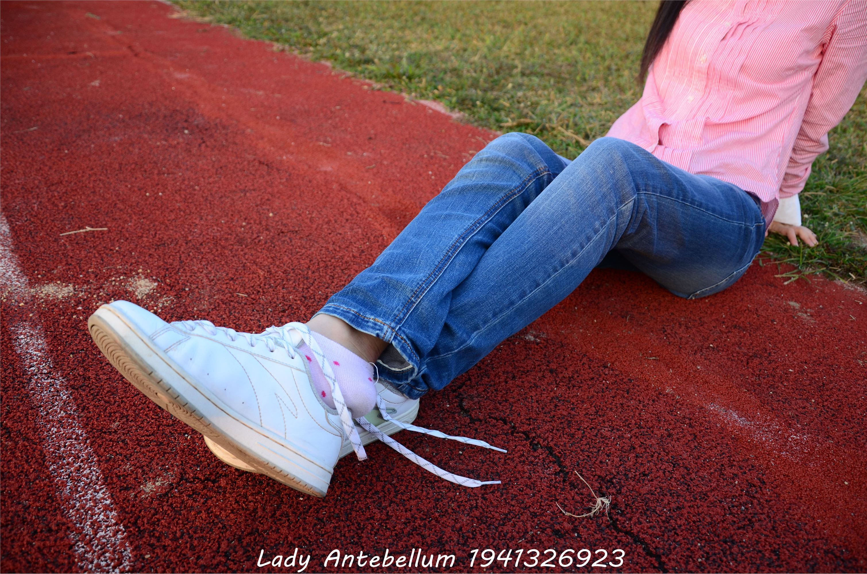 [战前女神] 恋足美腿棉袜女神级摄影套图 003