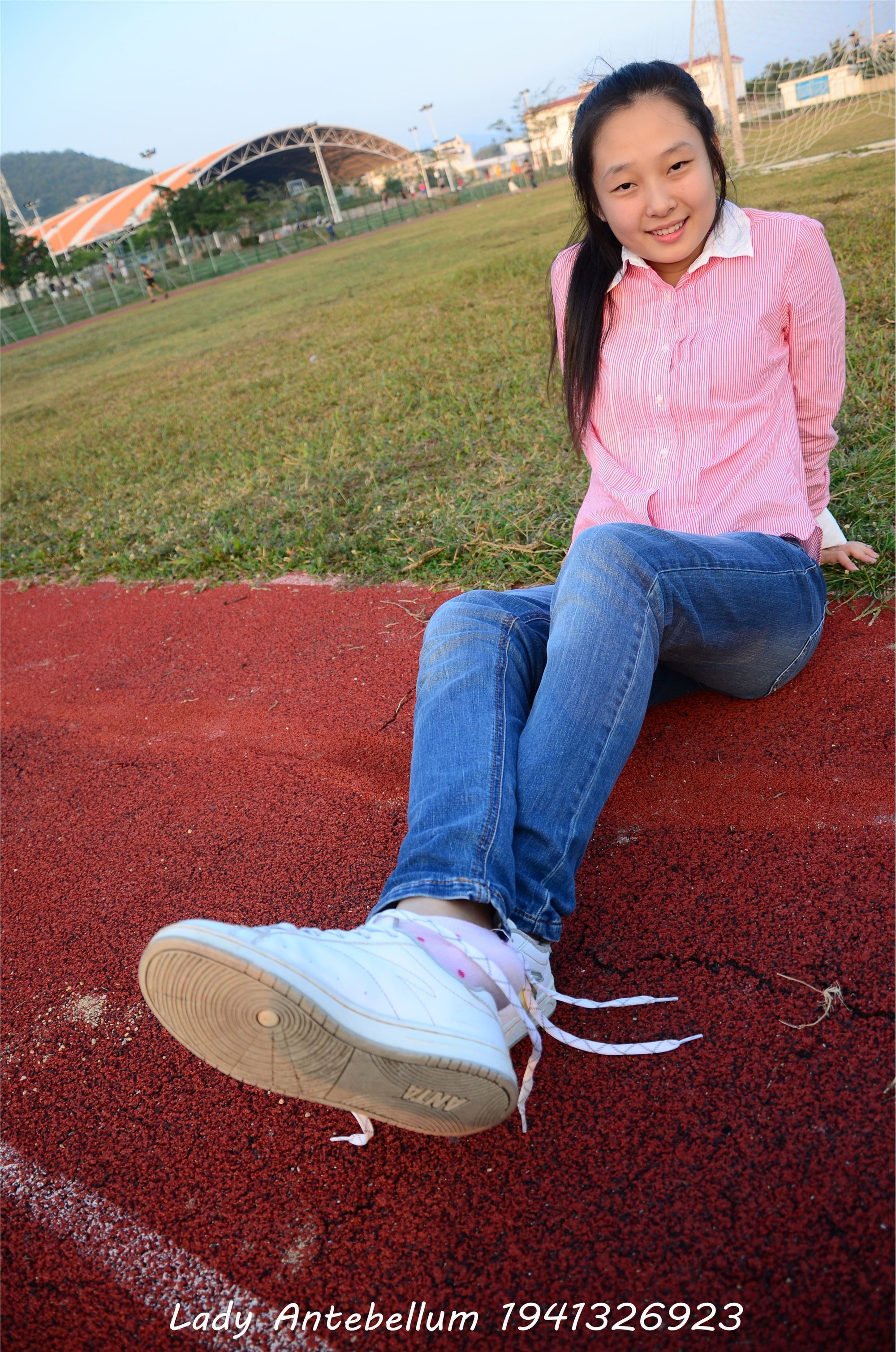 [战前女神] 恋足美腿棉袜女神级摄影套图 003