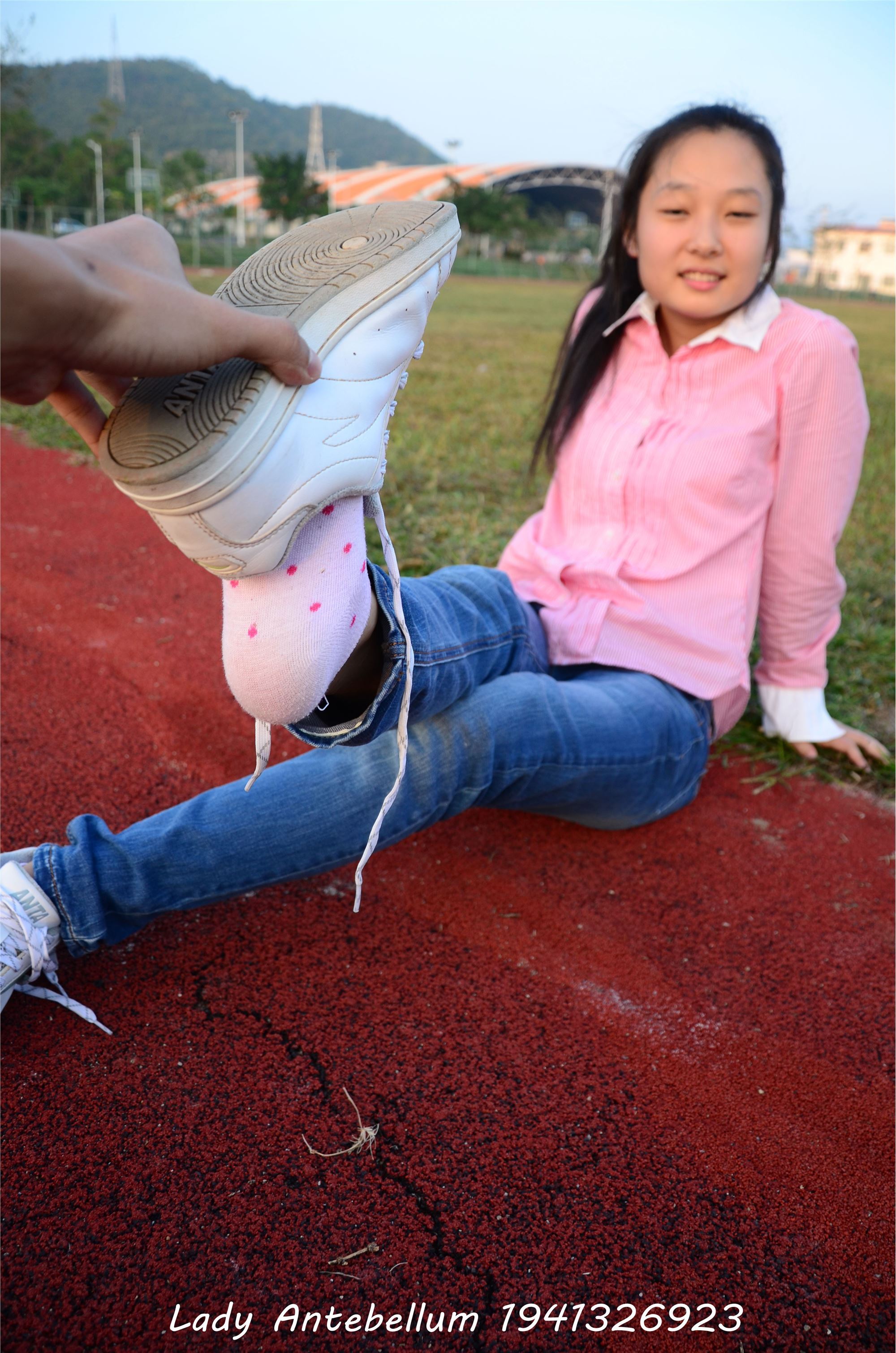 [战前女神] 恋足美腿棉袜女神级摄影套图 003