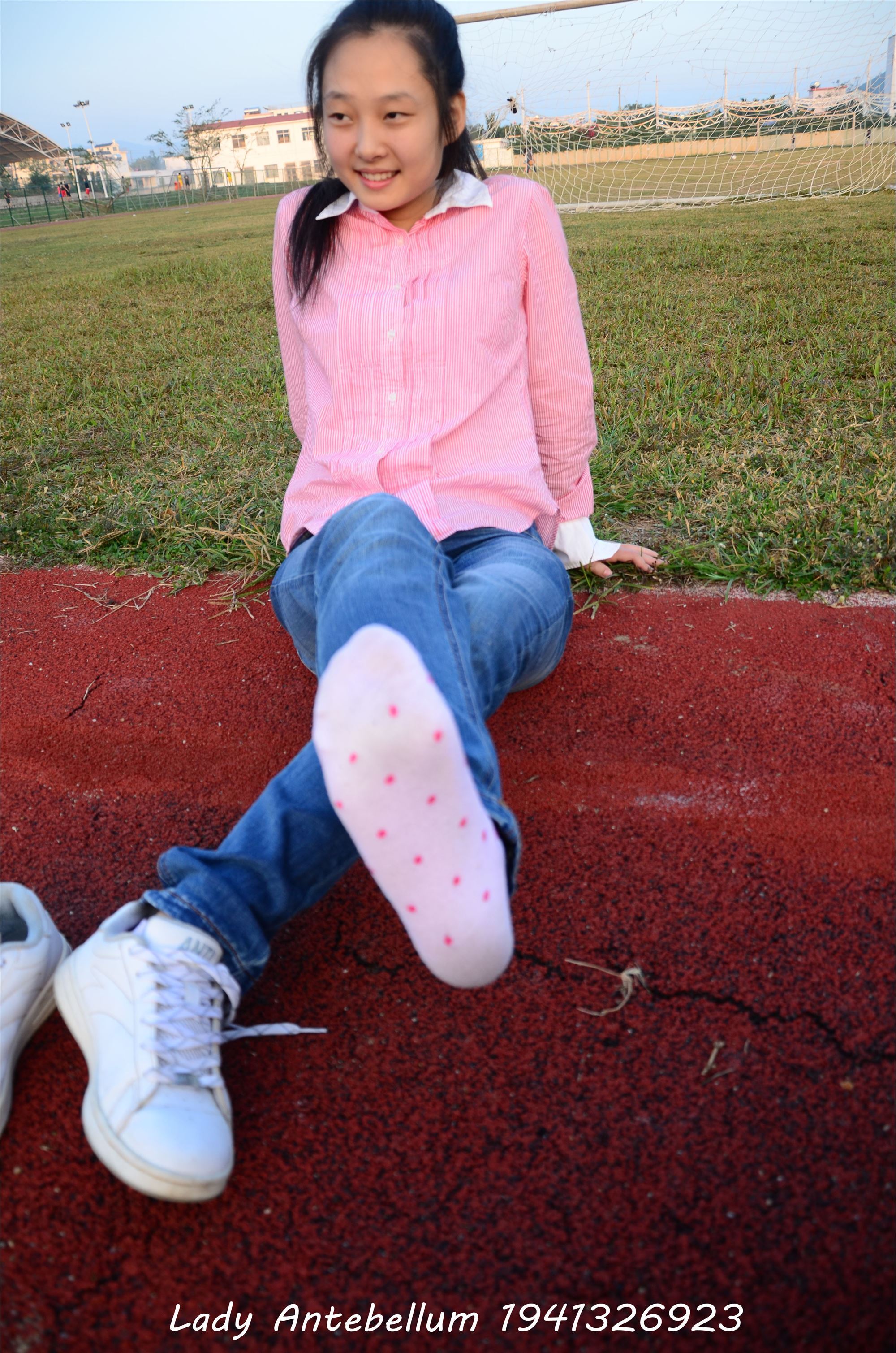 [战前女神] 恋足美腿棉袜女神级摄影套图 003