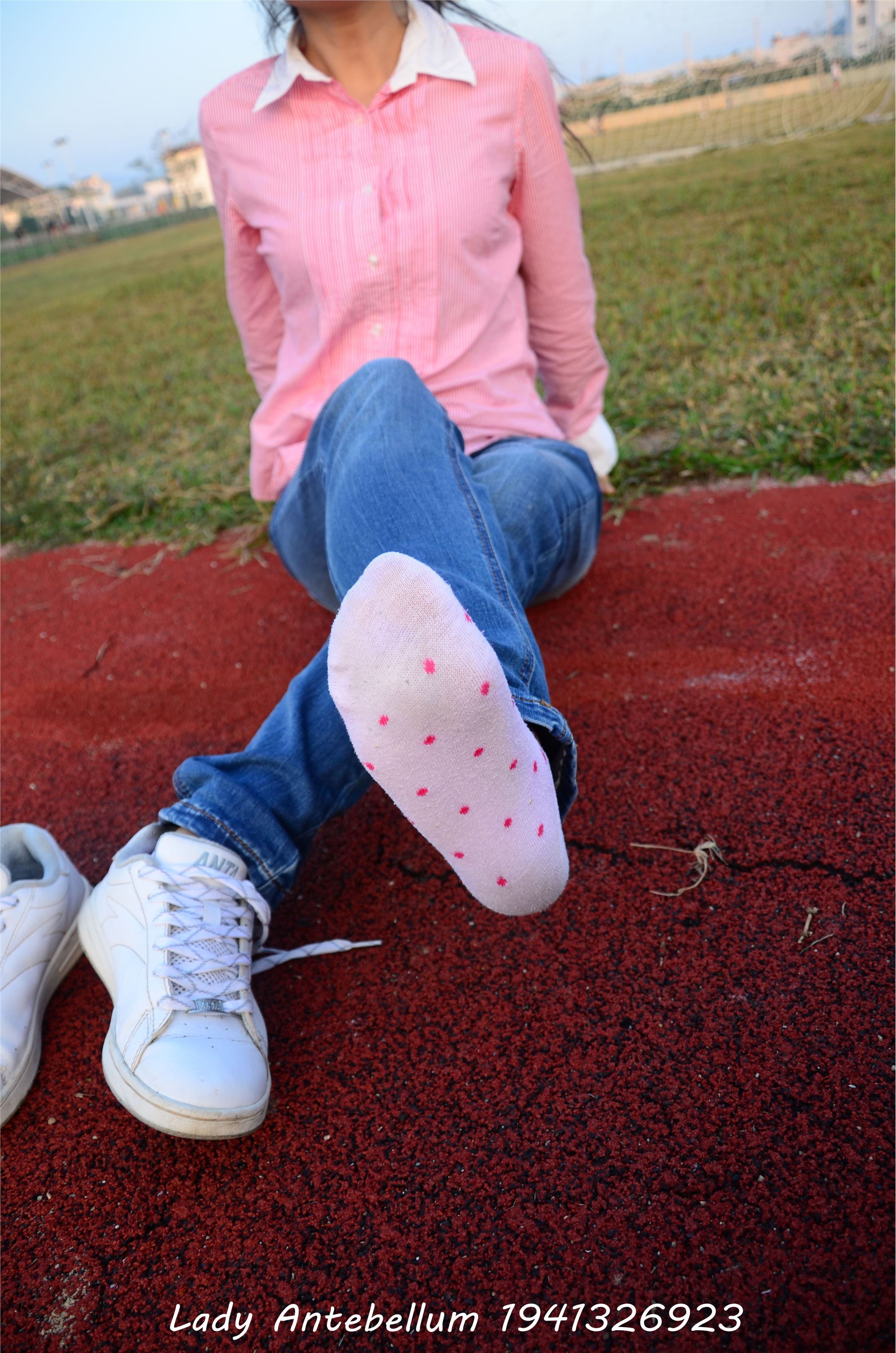 [战前女神] 恋足美腿棉袜女神级摄影套图 003