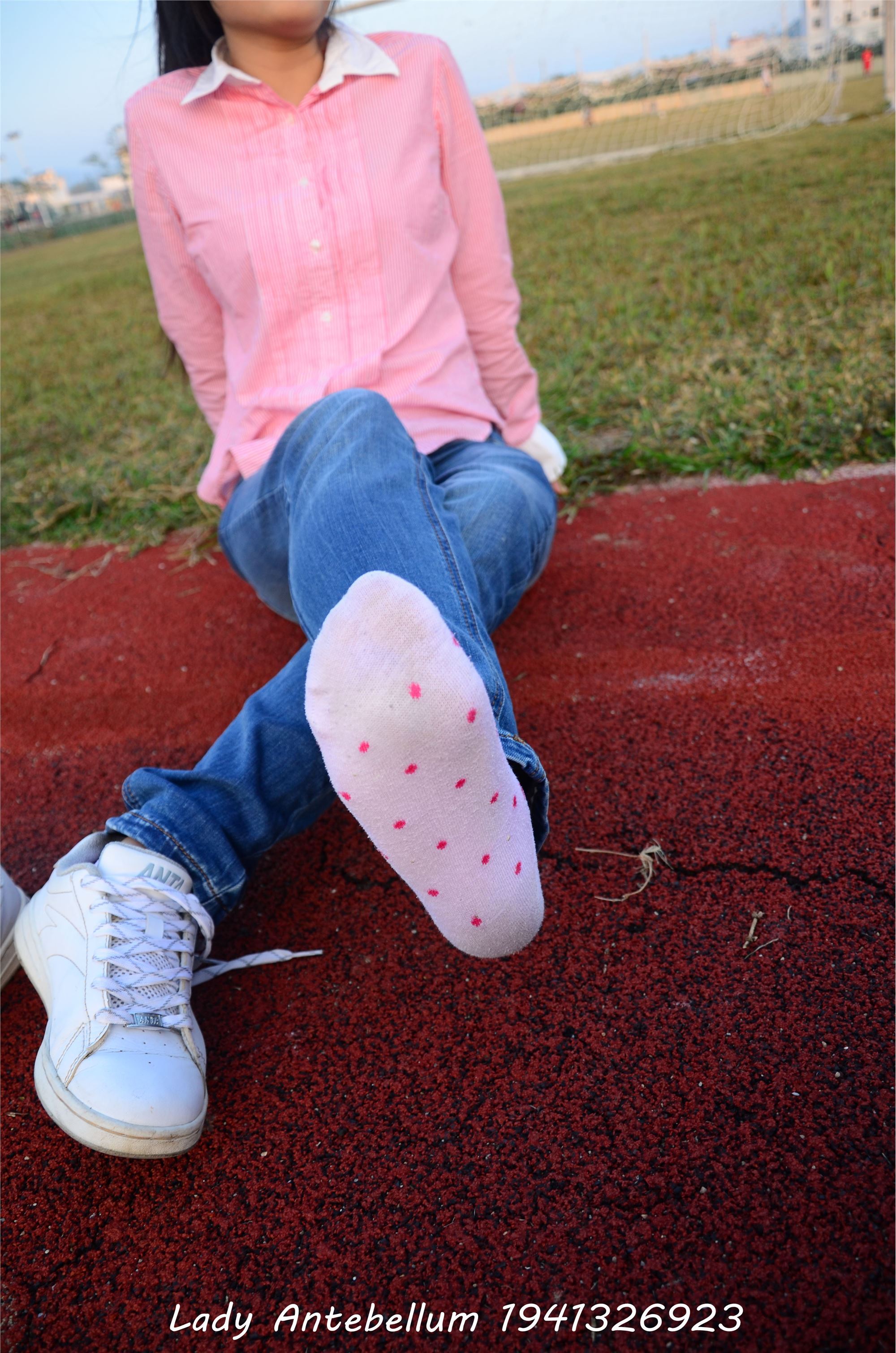 [战前女神] 恋足美腿棉袜女神级摄影套图 003