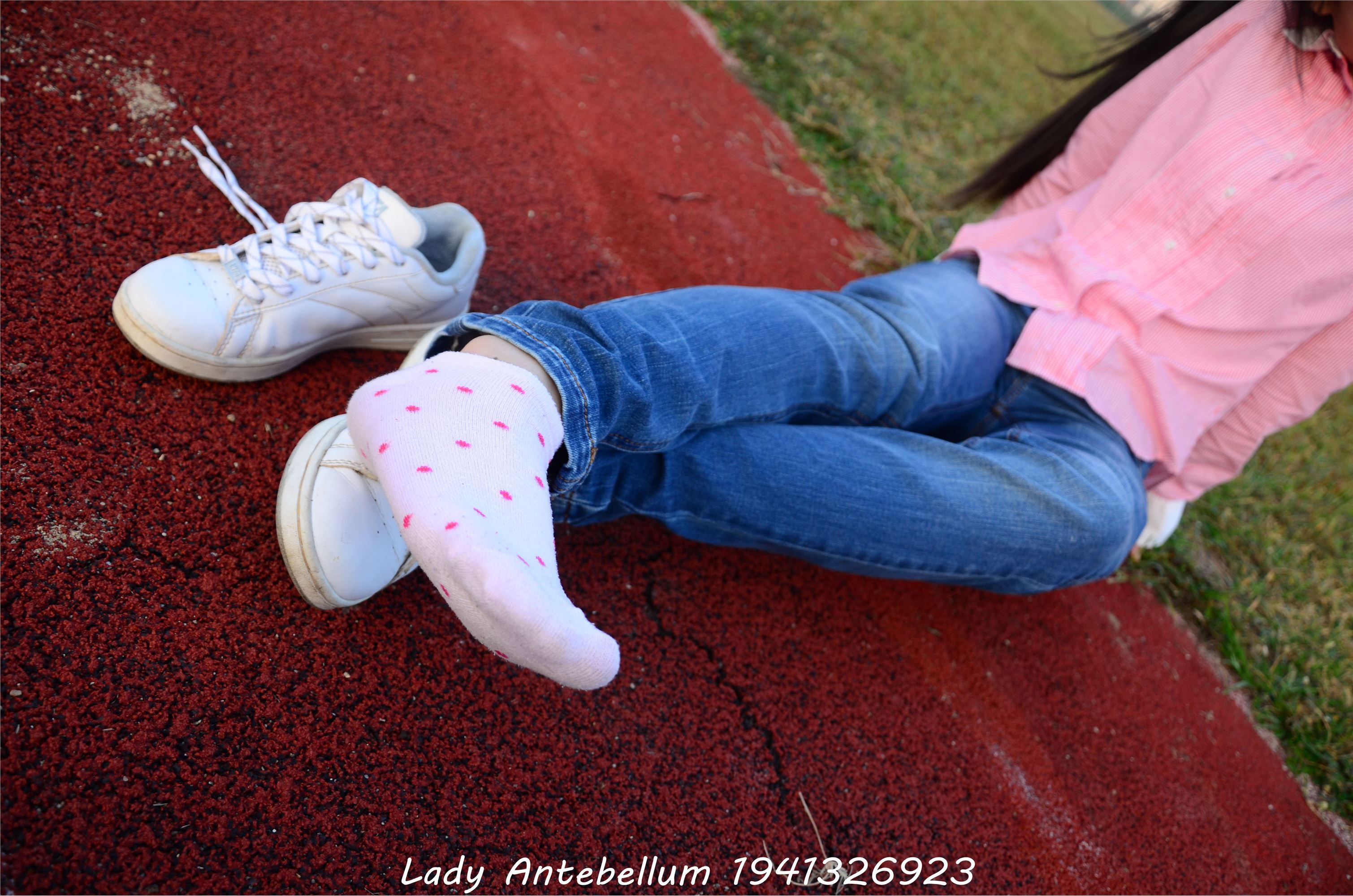 [战前女神] 恋足美腿棉袜女神级摄影套图 003