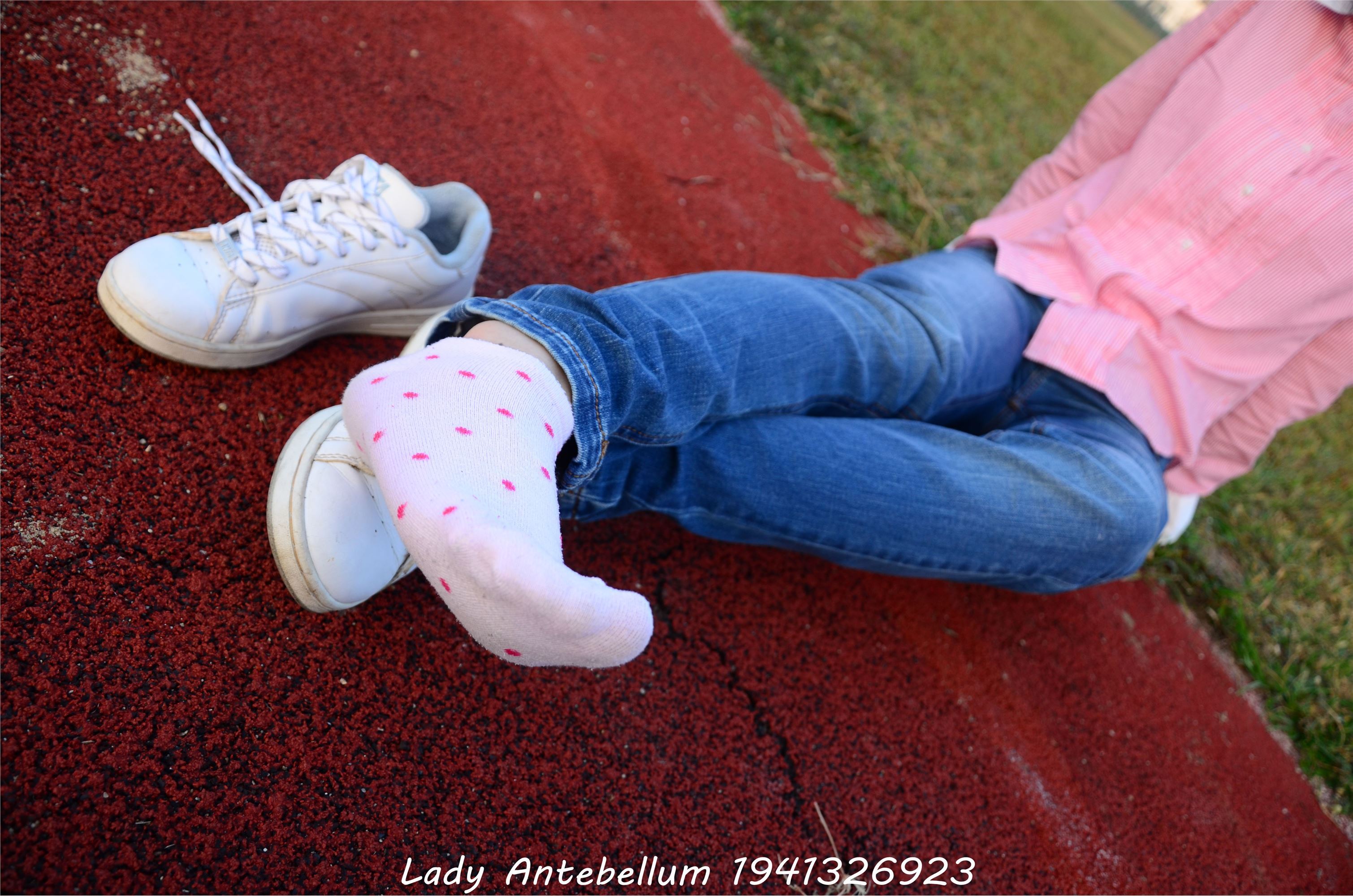 [战前女神] 恋足美腿棉袜女神级摄影套图 003