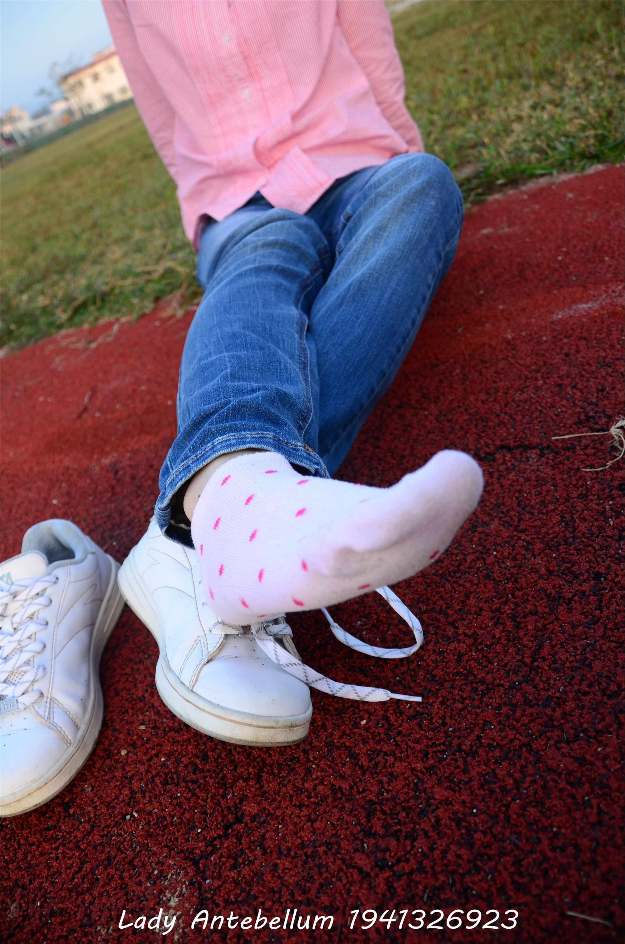 [战前女神] 恋足美腿棉袜女神级摄影套图 003