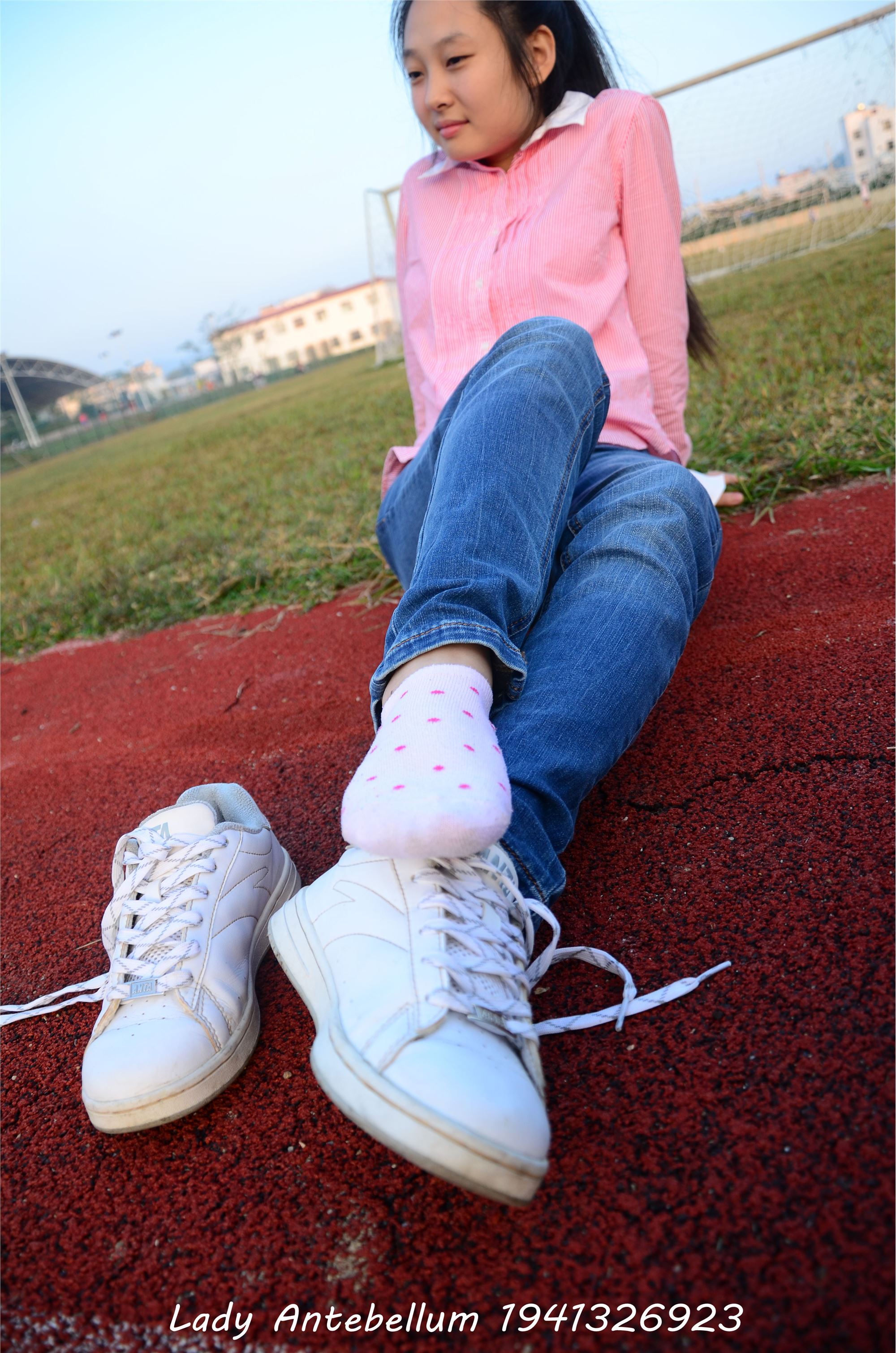 [战前女神] 恋足美腿棉袜女神级摄影套图 003