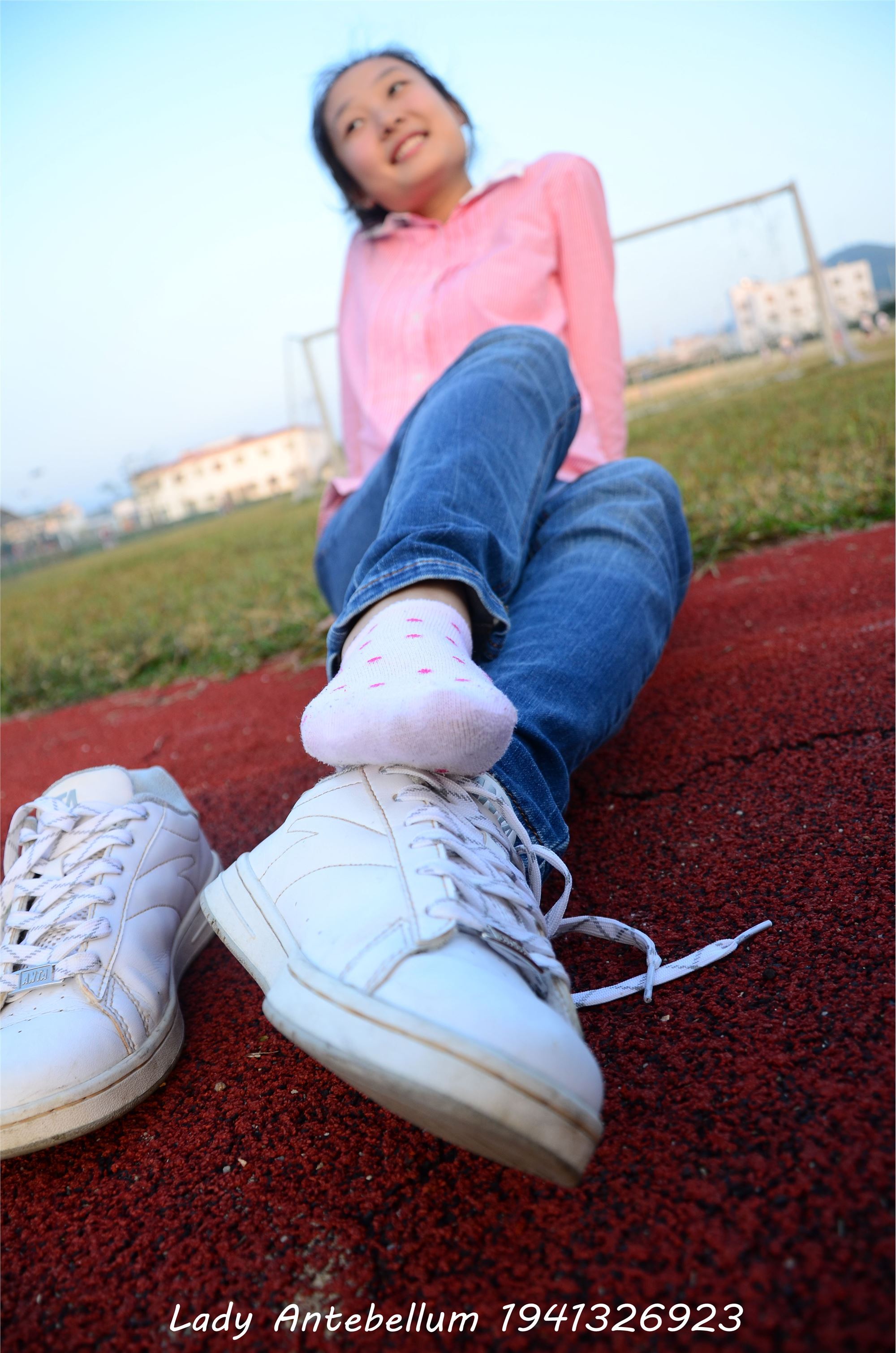 [战前女神] 恋足美腿棉袜女神级摄影套图 003