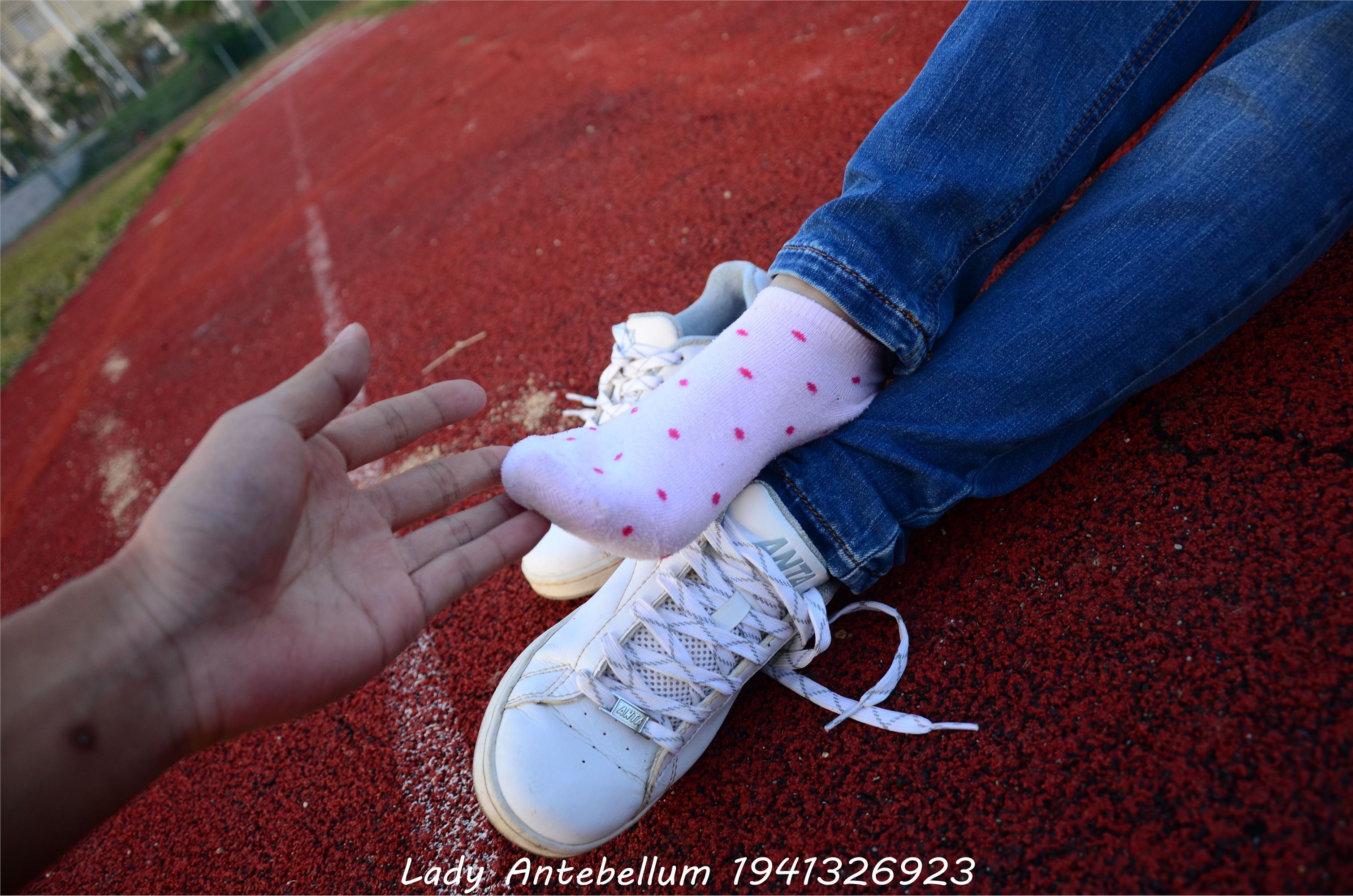 [战前女神] 恋足美腿棉袜女神级摄影套图 003