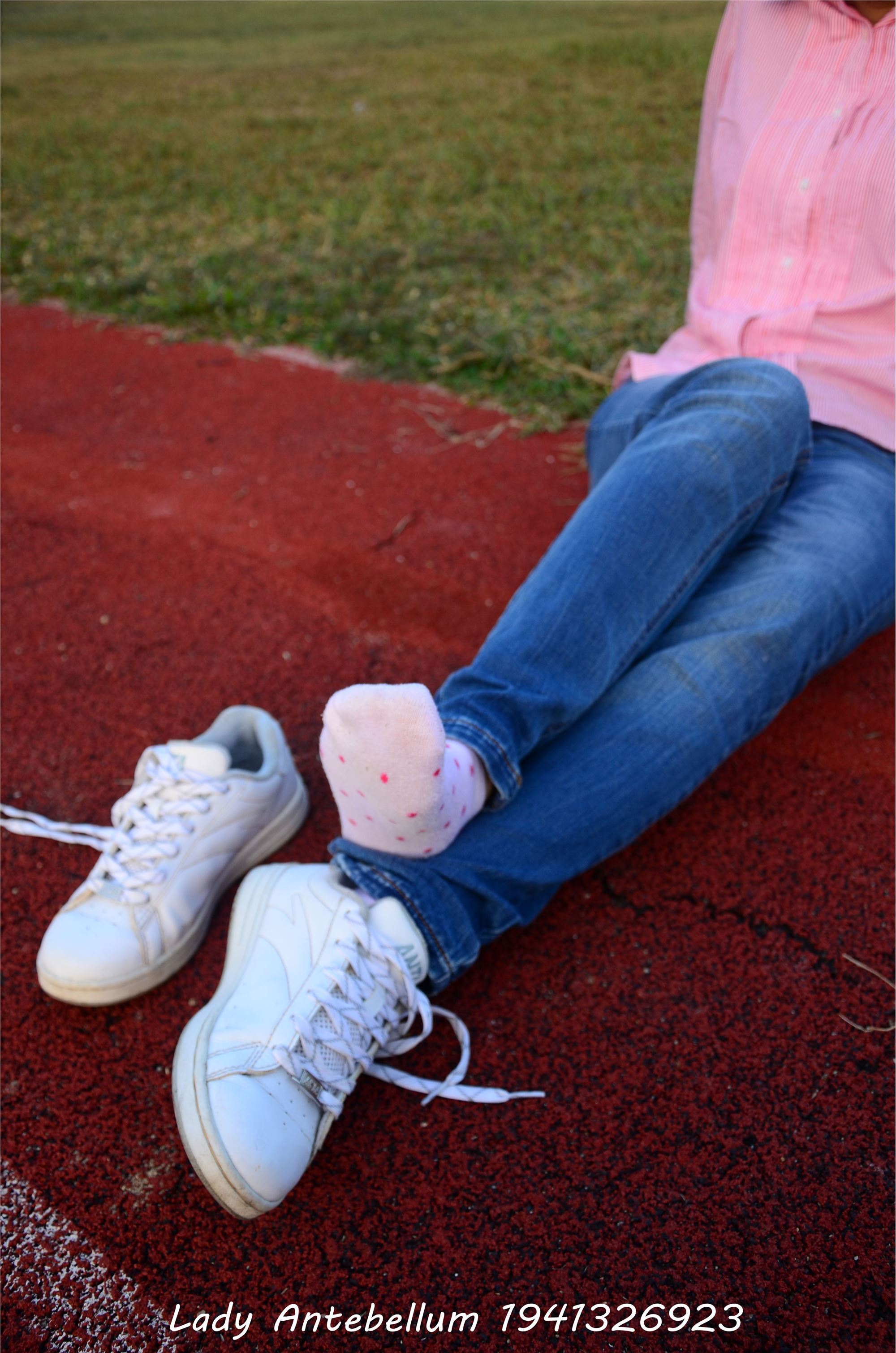 [战前女神] 恋足美腿棉袜女神级摄影套图 003