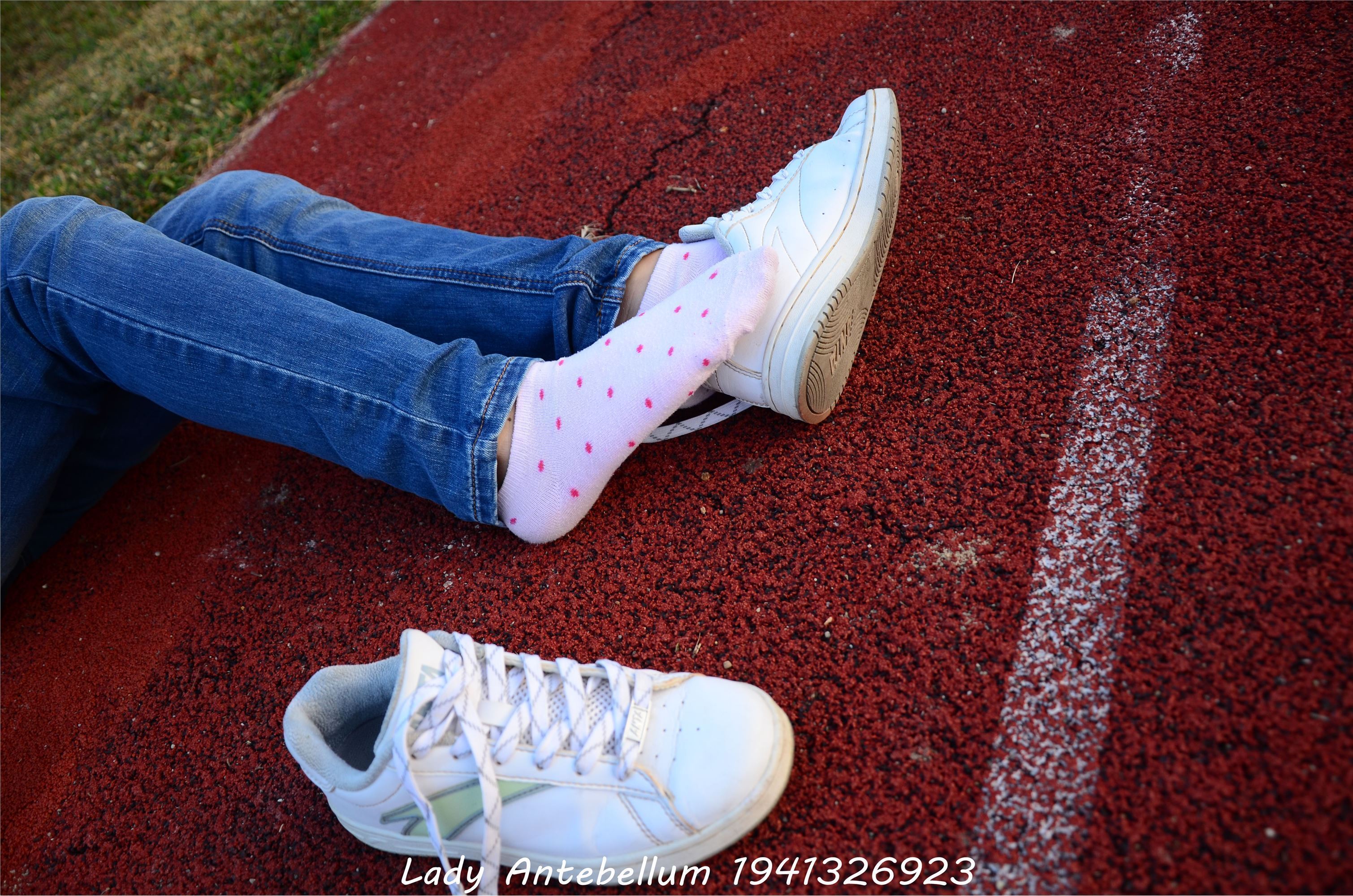 [战前女神] 恋足美腿棉袜女神级摄影套图 003