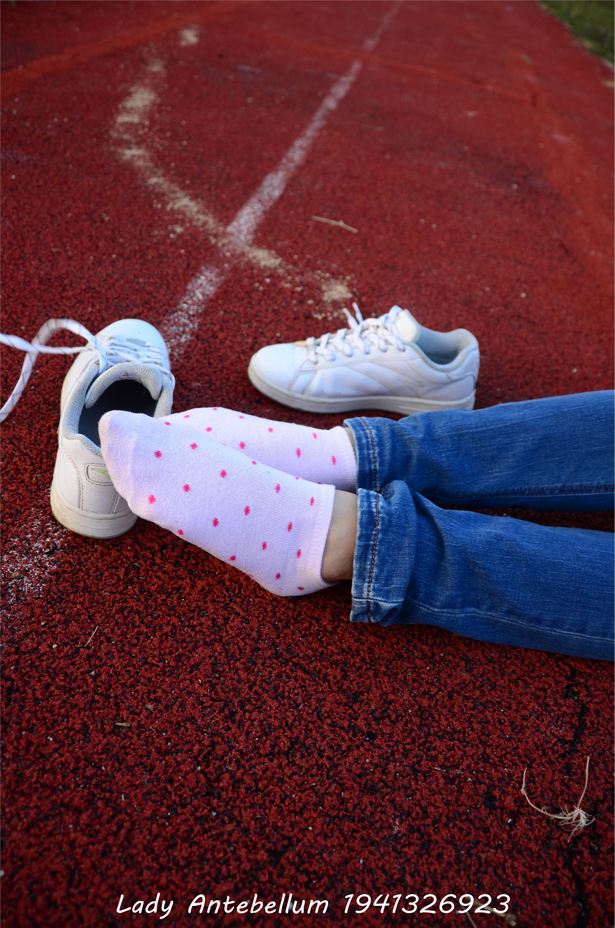 [战前女神] 恋足美腿棉袜女神级摄影套图 003