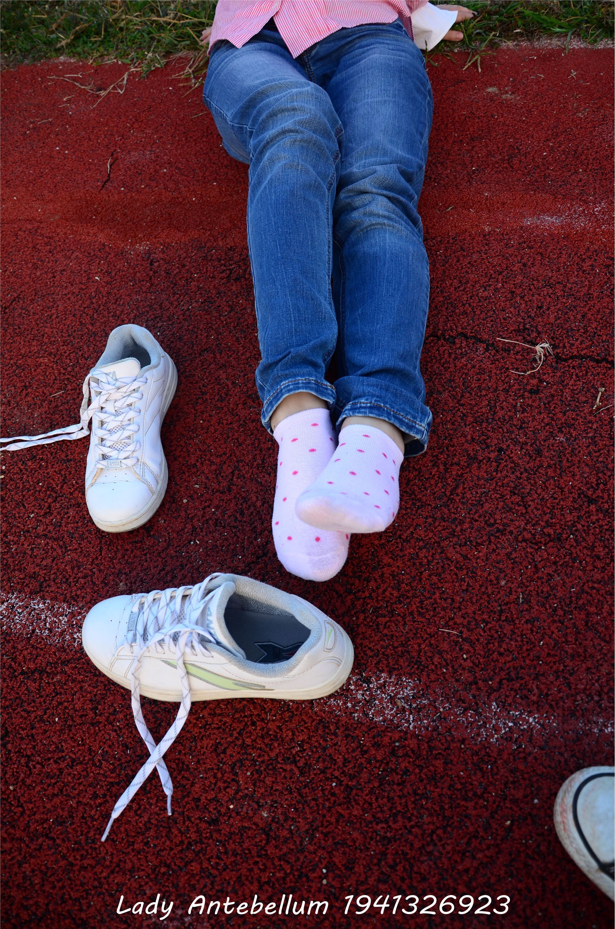 [战前女神] 恋足美腿棉袜女神级摄影套图 003